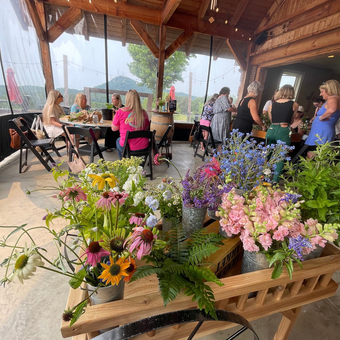 We had such a great time last Saturday at @curraheevineyardandwinery! Many thanks to Marvin and Mike for hosting us for our first bouquet classes at the winery! 💐
We LOVE to see people having fun and being creative with the flowers we grow - so many thanks to our lovely participants as well. We are always so impressed with the unique and beautiful arrangements that y'all create! ⭐
We will have more classes on the books for later this year ~ keep an eye out here or sign up for our newsletter to be the first to know. 🎉
#curraheevineyard #peachhousefarm‼️ #bouquetclass #curraheemountain