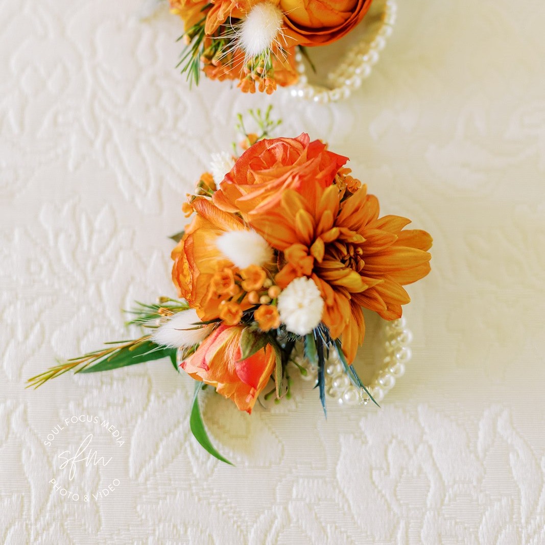 All the little details are the things we care about, to make sure your day is extra special and that every bloom is cared about.
#everafterfloraldesign
#everafterfloral
#luxuryweddingdesign
#weddingdetails
#boutonniere
#fallwedding
#lancasterweddingflorist
#PAweddingflorist
#bridalbouquet