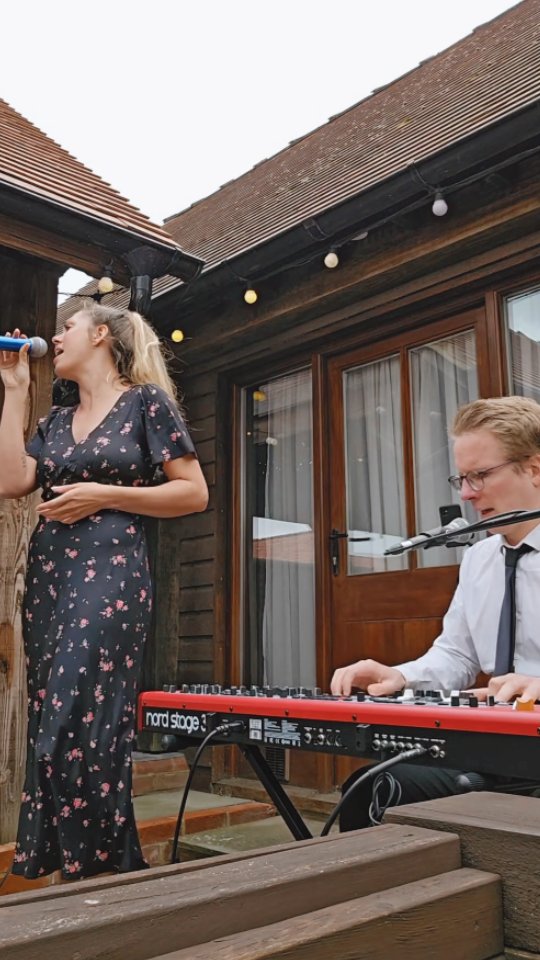 The duo 'warming up' the crowd before the main band later on. Quite literally, it was freezing that day!
#longfurlongbarn #duo #WeddingMusicians #WeddingEntertainment #weddingcanapés #sussexwedding