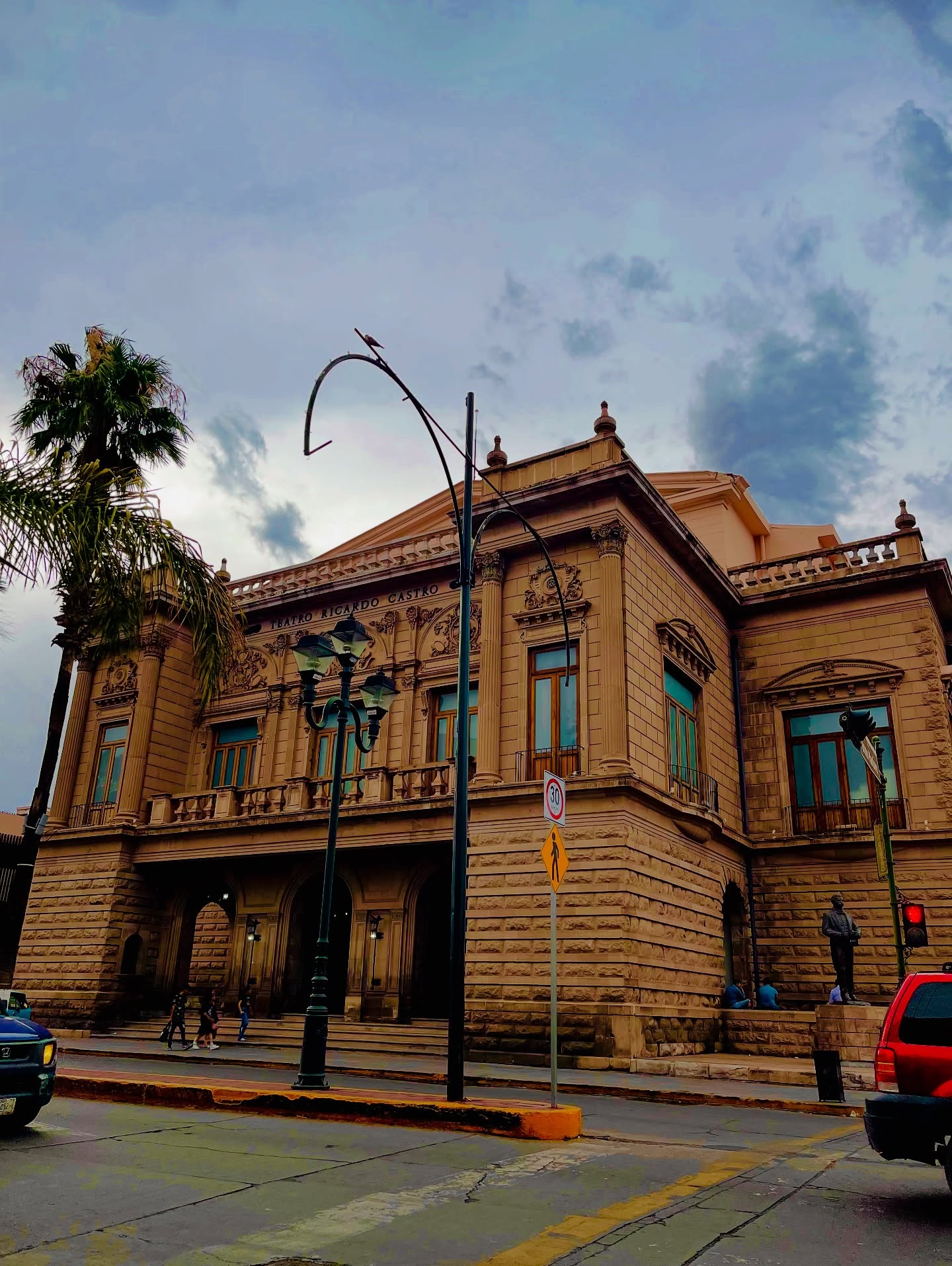 Extremely honored to be invited to the premiere of “Kícham” a beautiful cultural performance in Durango, Mexico that celebrates the region’s heritage through dance, music, storytelling, and so much heart. 🌿🎭🦜🐠🎺
This special presentation for family and friends was filled with emotion and pride—an unforgettable tribute to Durango’s spirit and indigenous roots.
If you ever find yourself in Mexico, this is the kind of experience you need to seek out—the cultural soul of a place, shared through art, young talented performers and tradition. 🇲🇽🎭
Special thanks to Elia Torres from Compañía Korián for the kind invitation ❤️
#Kícham #Durango #CulturaMexicana #MexicanCulture #TeatroMexicano #CulturalExperience #MexicoTravel Turismo Durango @durango.travel @teatroricardocastrodurango