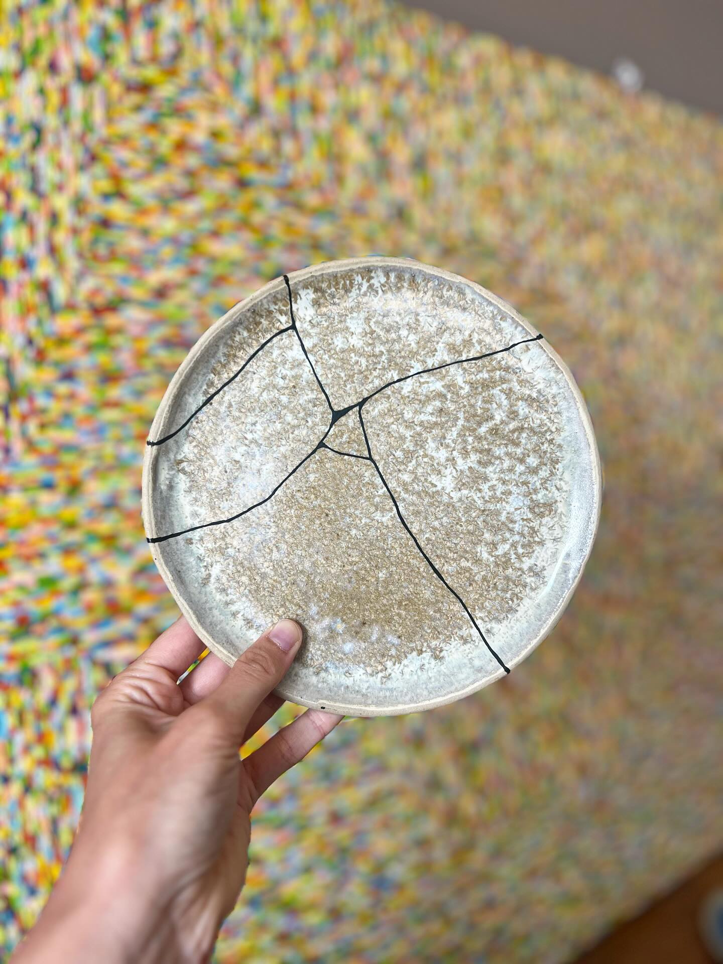 Kintsugi laque noire - urushitsugi - sur mes assiettes Dunes #kintsugi #kintsugiart