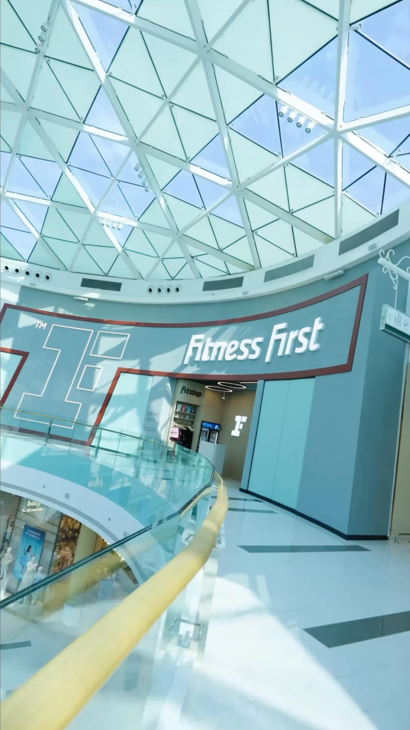 Just for the girls 💪🏻
Premium ladies only gym in Abu Dhabi 🏋️♀️ where Luxury meets Wellness ✨
🕋 @fitnessfirstforsan.ladiesonly
🇦🇪 @functional_fitness_supply_uae
#gym #project #groupclass #installation #gymflooring #hq #adherence #grip #paviflex #paviproject #design #designer #gymdesign #architecture #gymdecor #gymarchitecture #Arquitectura
#WeAreGymFlooring #WeArePaviFLEX