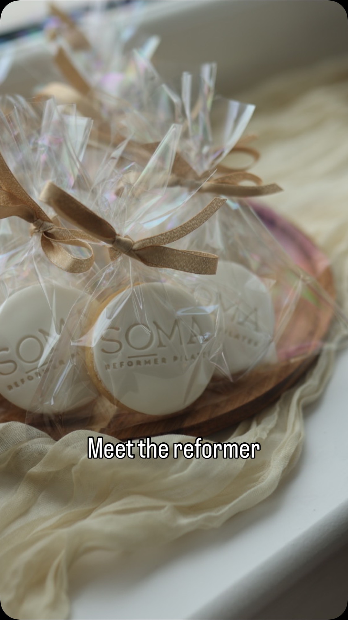 Meet the Reformer
New to Pilates? Let us show you around your new favourite machine. From footbar to springs, this beauty does it all, strength, stretch, control (and yes, a little shake!).
This reel breaks down the parts, so you can feel confident stepping onto the bed for your first class. Let’s move 🤍
#ReformerPilates #PilatesForBeginners #SomaPilates #MeetTheReformer #pilatesstudioashton