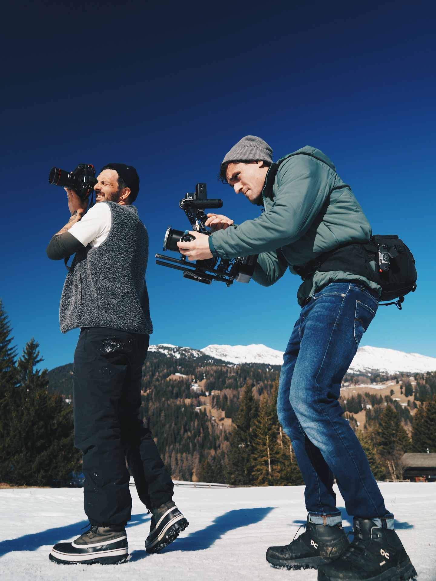 Lowkey missing snow already.
Throwback to some sunny shooting moments in @lenzerheide with @odlo earlier this year.
#shooting #videoproduction #lenzerheide #odlo