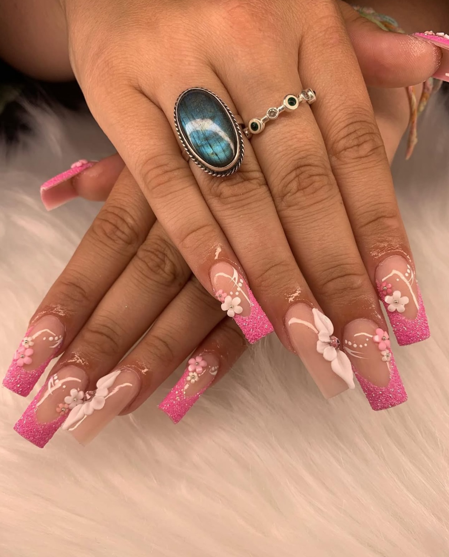 ✨Meet Chloe, our newest nail artist at Kismet ✨
She’s bringing serious skill, creativity, and next-level acrylic sets to the salon 💅🏽 From bold designs to flawless finishes, Chloe’s work speaks for itself—swipe to see the magic 👀💖
Give her a follow 👉 @nailsbyynoelle and DM her to book!
.
#KismetBeautyParlor #AcrylicNailsByNoelle #NailGoals #FolsomNails #folsomnailsalon #folsomnailtech