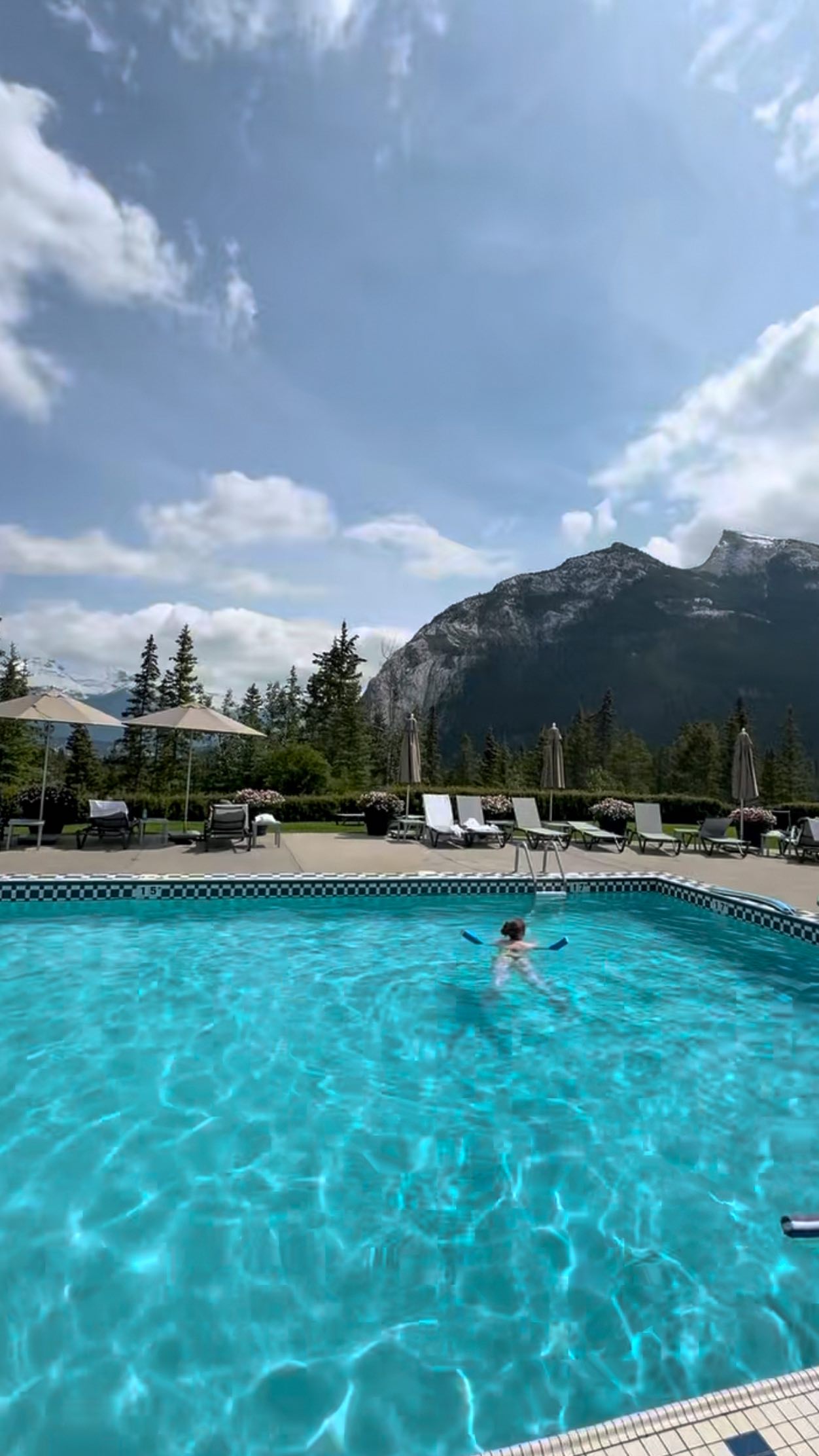 Did you know? One of the many perks of working at our resorts is access to top-notch health and wellness facilities, perfect for staying active and unwinding on your days off. 🏊♀️
Follow along as Hannah takes advantage of it all with a workout and a swim, surrounded by stunning views.
🎥: @hannahmillysandman
#MakeSpecialHappen #JoinOurTeam #SummerJob