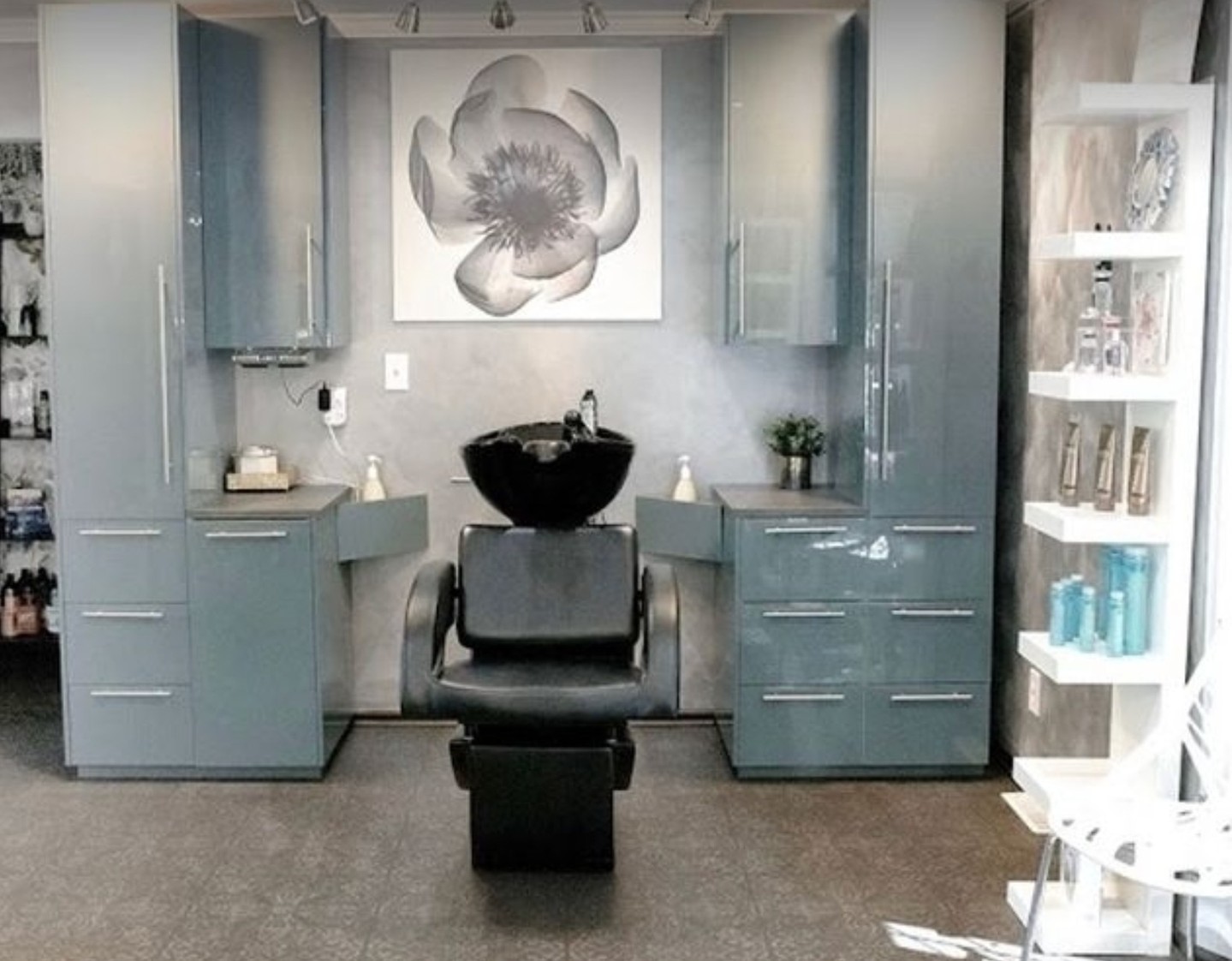 Treat yourself to the ultimate salon escape—think relaxing scalp massage, nourishing shampoo, and a smooth, flawless blowout.✨
More than just a service, it’s a feel-good refresh from root to tip. You deserve it. 💆♀️