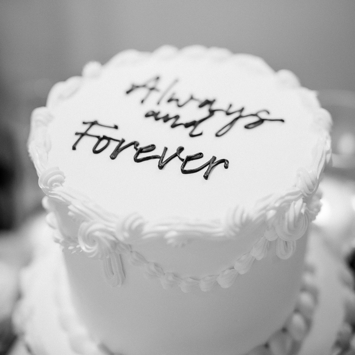 ᴀʟᴡᴀʏs & ғᴏʀᴇᴠᴇʀ🤍
Cake @freedsbakery
📸 @ginamariecollective
#wedding #weddingcake #freeds #freedsbakery #freedslasvegas #lasvegas #lasvegaswedding #vegaswedding #fyp #explorepage