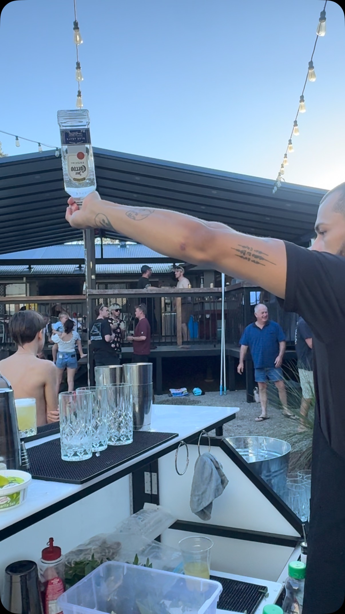 Everyone Has Money To Make 💸
#mobilebar #brisbaneevents #goldcoastevents #entertainment #party #bartender