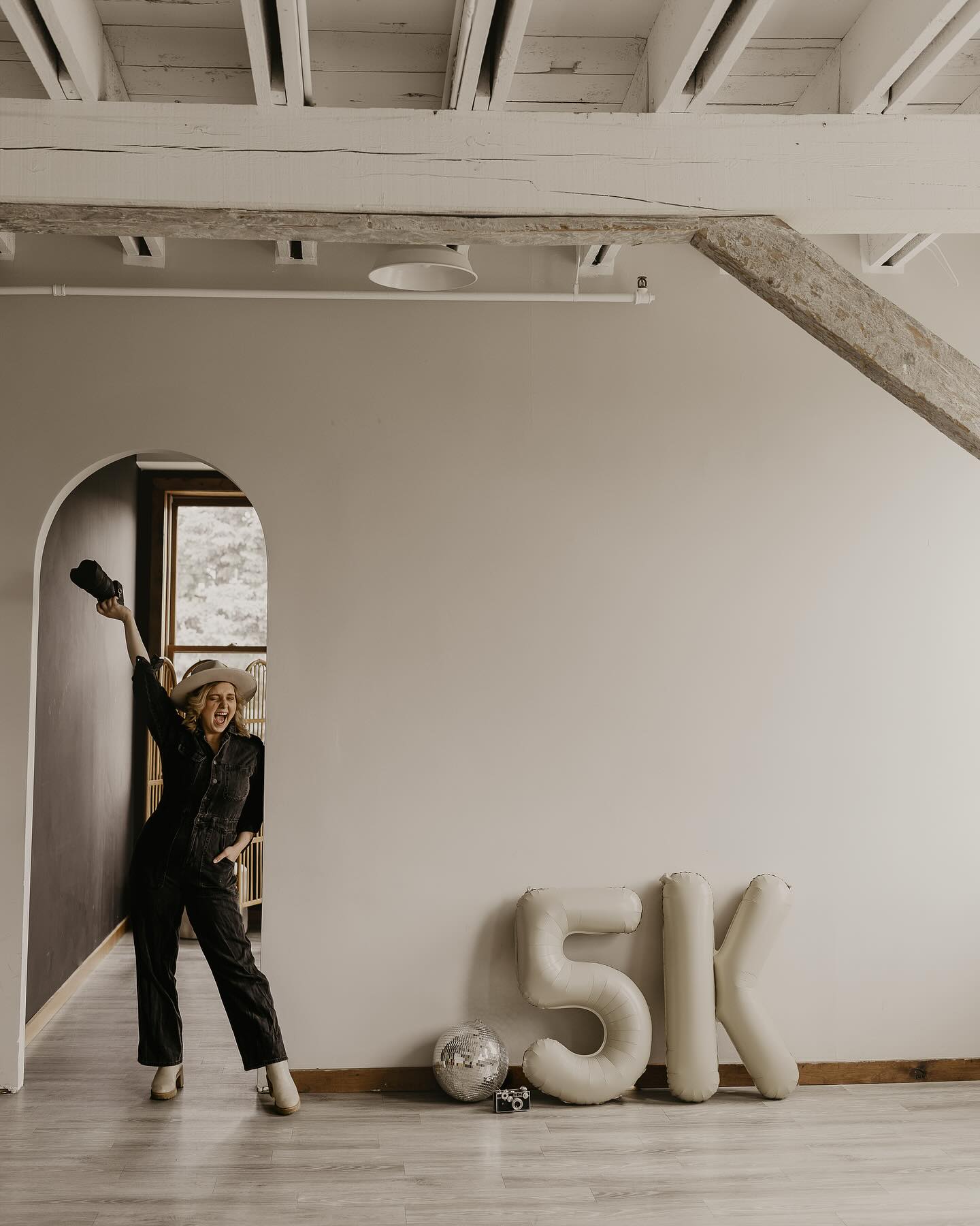 // MY BIGGEST GIVEAWAY YET!
📸💲✈️👗💇🏽♀️💄👩❤️👨 👡🍷🍝
HELP ME HIT 5k & you could win…THEE ULTIMATE DATE NIGHT PACKAGE!
✨HOSTED ON JULY 25TH 2025 BY SOME OF MY FAV MN BASED BUSINESS OWNERS & valued at over $2,500!!!!!!!!!!!!!!✨
ONE lucky couple will win ALL of these prizes below:
BOUNDLESS EXPOSURE:
2+ hour photography couple session + styling from me.
(Valued at $850.)
HIVE HOUSE:
Studio rental / space to use for session & getting hair & makeup done!
(Valued at $360)
THE GLOW UP:
Spray tan & teeth whitening!
(Valued at $214)
BREANNA PEREZ MAKEUP ARTIST:
Makeup application for your session! (Valued at $200)
THE BEAUTE BEAUTIQUE:
Hairstyling for your session!
(Valued at $150)
MIDWEST GOWNS:
Lil white dress rental!
(Valued at $150)
MARMA RESTAURANT:
Gift card for tasty bites & drinks after your session!
(Valued at $150)
THE LASH SHACK:
Full set of lashes!
(Valued at $175)
SHOP AVENUE BOUTIQUE:
Gift card to buy clothes for your session! (Valued at $100)
$100 CASH to spend as a credit to a hotel of your choice in Historic downtown Stillwater MN July 25th - July 26th.
(Valued at $100.)
$100 Delta Gift Card! Are you not from MN but want to win? No problem — I’ll help you get here!
(Valued at $100.)
HOW TO ENTER?
1. Follow all vendors tagged in this post!
2. Like this post!
3. Tag at least 5 friends who’d love to win this as much as you in separate comments below! (The more you tag, share & comment the more likely you’ll win.)
**Winners will be announced ONCE Boundless Exposure hits 5k followers. ALL entries must follow all entering rules, be at least 18 years of age & be available in Stillwater MN from 2pm - 9:30pm on July 25th 2025. **Winners will be chosen at random. If selected winner does not oblige by these rules or claim prizes within 24 hours, a new winner will be chosen. Winner is responsible for reaching out to vendors listed & must make their appointments before July 25th 2025 in order to claim service or prize. None of the vendors listed are responsible for providing anything else not listed in giveaway post. Winner will receive a DM from Boundless Exposure Instagram page only if selected.** //