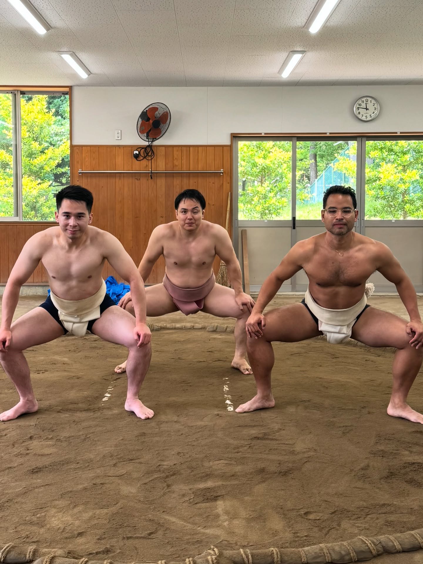 From Canada 🇨🇦 and Brazil 🇧🇷
@dvis.w
#sumo #sumowrestlingmatch #sumowrestling #sumodeadlift #sumosquats #sumoexperience #japan #japantrip #japantravel #visitjapan #visitjapanjp #japaneseculture #sumotraining #sumowrestler #sumofighter #sumotraining #sumoworkout #sumosushi #grandsumo #thingstodotokyo #japanitinerary #shiko #suriashi #teppo #tokyo #сумо #sumô #rikishi #sumolife