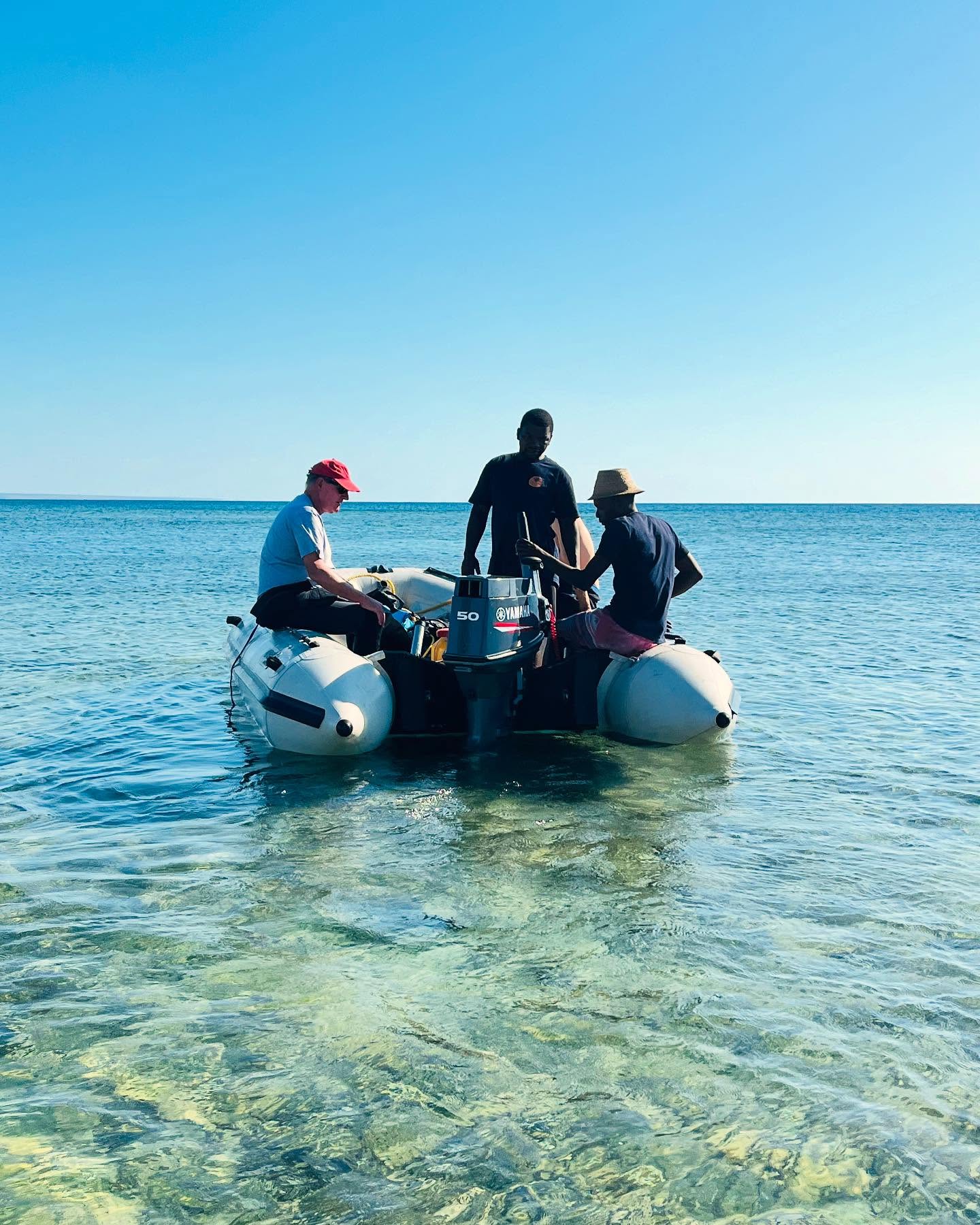 ☀️ Perfect Sunday morning 🌊
Clear blue skies, crystal clear water, a calm sea… and the only thing left to do? Grab your gear and dive into paradise. 🐠🤿 #NuarroLodge
#DiveMozambique
#SundayBliss
#OceanMagic
#EcoEscape
@nuarro_diving