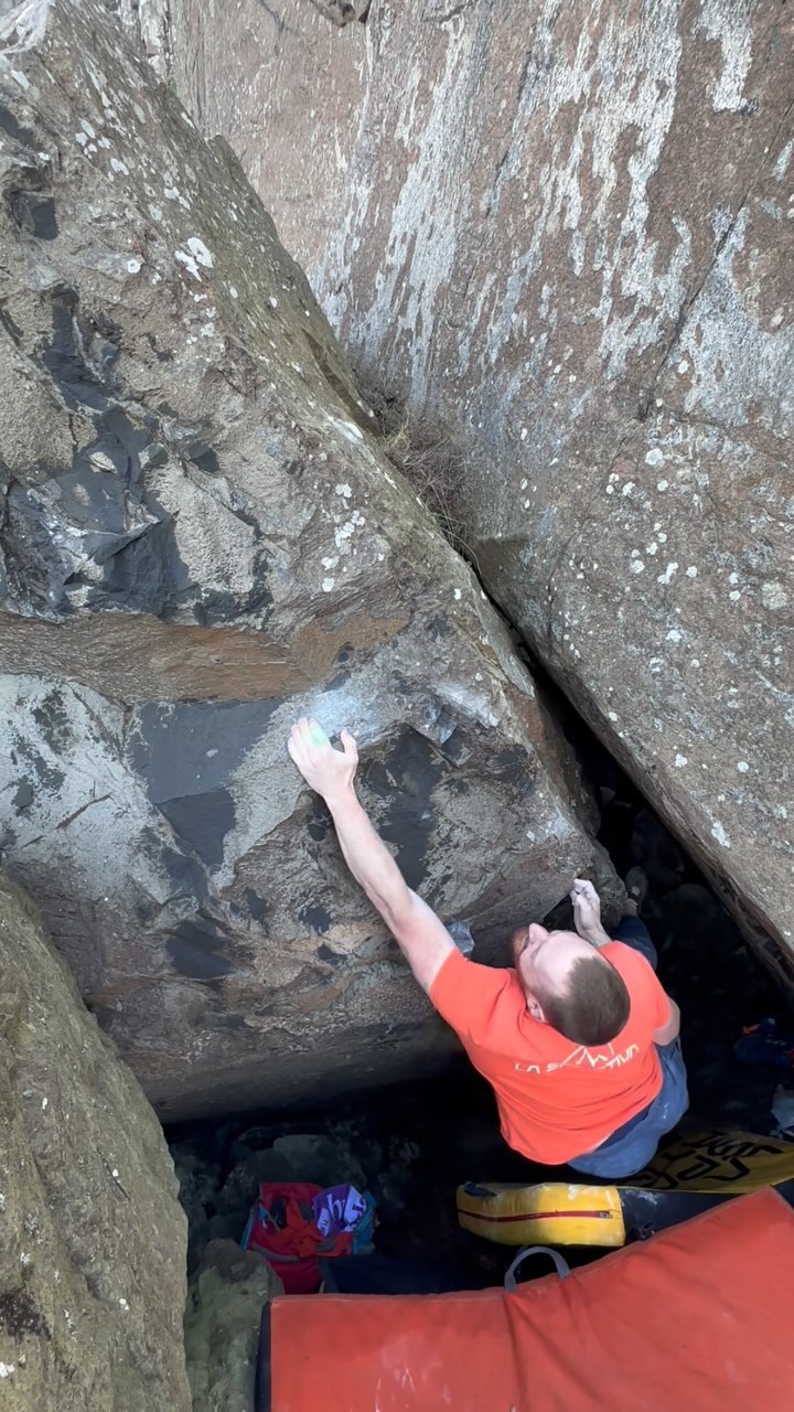 Gravity pulls, but Fair Head calls.
A dance with stone, the rhythm of the tide, the wind drifting through the diabase. To fall here is to rise, into movement, into landscape, into something greater than yourself. This is climbing at its most raw, its most breathtaking. This is Fair Head.
#fairhead #fairheadbouldering #bouldering #adventure