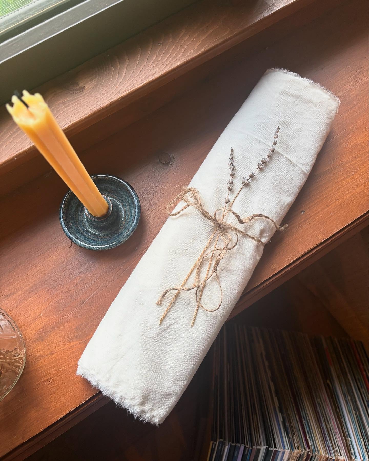 🤍delivery package🤍
I’ve recently added weekly food delivery to my services. When you book this package you can expect 3 nourishing meals (4 servings each), golden breakfast porridge, 2 snacks like my beef liver pâté and cashew cardamom rose bites, hand blended herbal tea, and a postpartum herbal bath blend✨
Some special add-ons include cotton belly wraps, handmade tallow butter, nipple balm, homemade bone broth, almond milk, and ghee✨