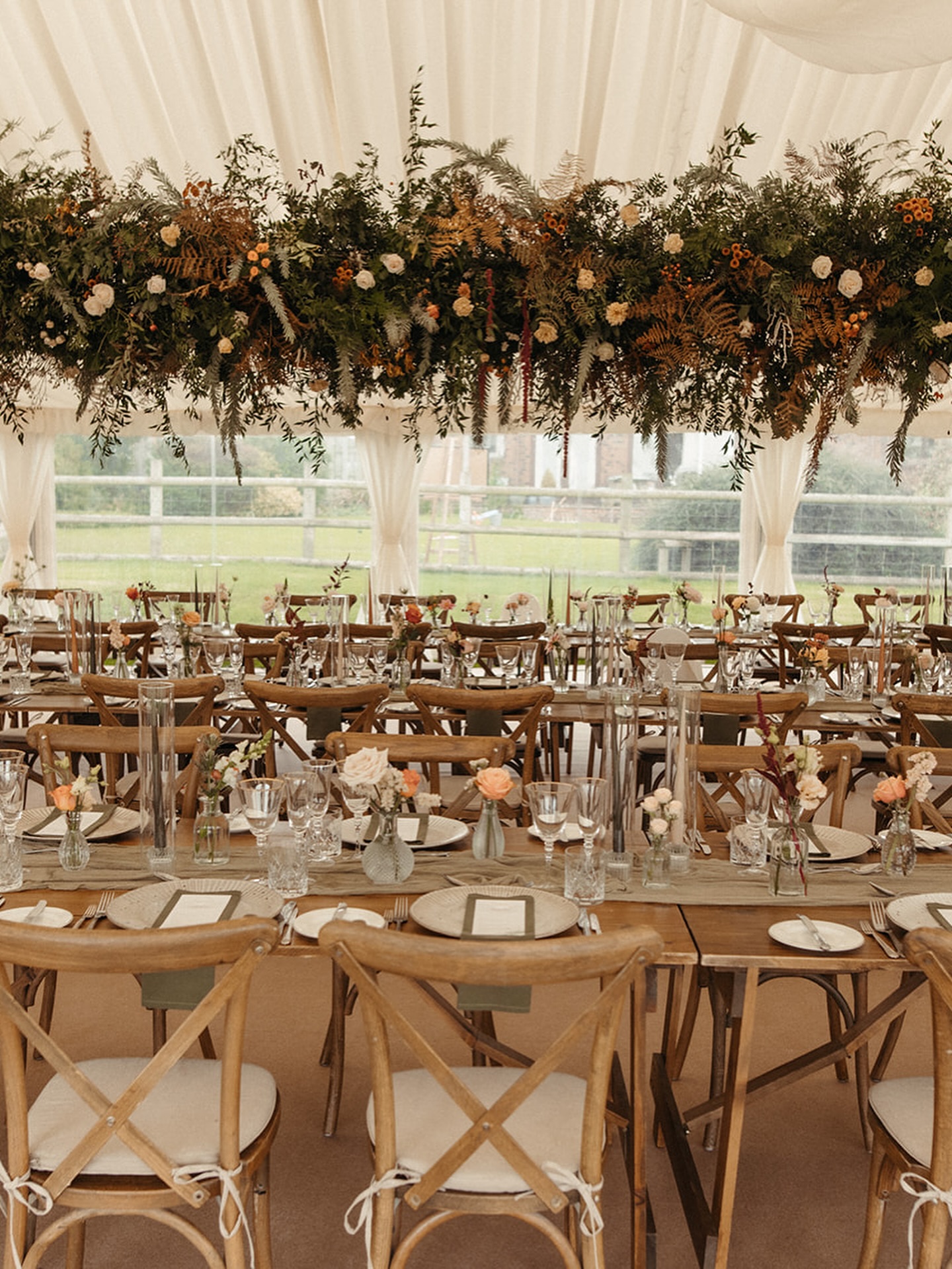 Marquee weddings… we’re here for them!
📸 @sophierenshawphoto
💐 @emmajanedesigns
⛺️ @marqueesovershropshire
🍽️ @tipplescateringhire
🪑 @tmsevents