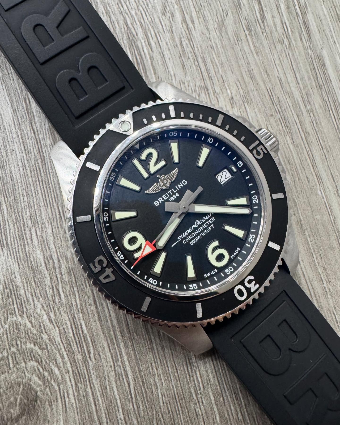 The Superocean A17366 delivers power and precision, wrapped in bold design. With 500m of water resistance, and a COSC-certified chronometer movement, it’s built for those who demand performance—above and below the surface. 🌊
📍 Model: A17366
💧 500M / 1650FT Water Resistance
⏱️ Automatic Chronometer (COSC)
🕶️ Matte black dial & bezel
🖋️ Fitted with a signature BREITLING rubber strap
#Breitling #Superocean #A17366 #DiveWatch #WatchCollectors #ToolWatch #LuxuryWatches #Horology #WristGame