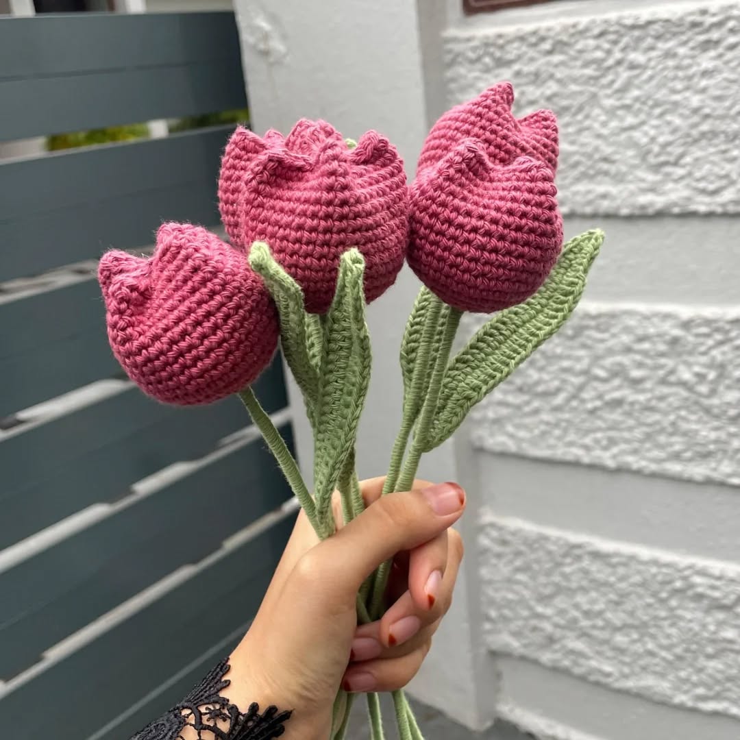 Absolutely! Dark-shaded tulips like mauve, plum have such a rich, romantic charm 🌷✨ They almost look like velvet in the right lighting.
If I had to pick a favorite… it would be deep wine red — elegant, bold, and timeless 🍷🌹
What about you? Do you have a favorite tulip shade?