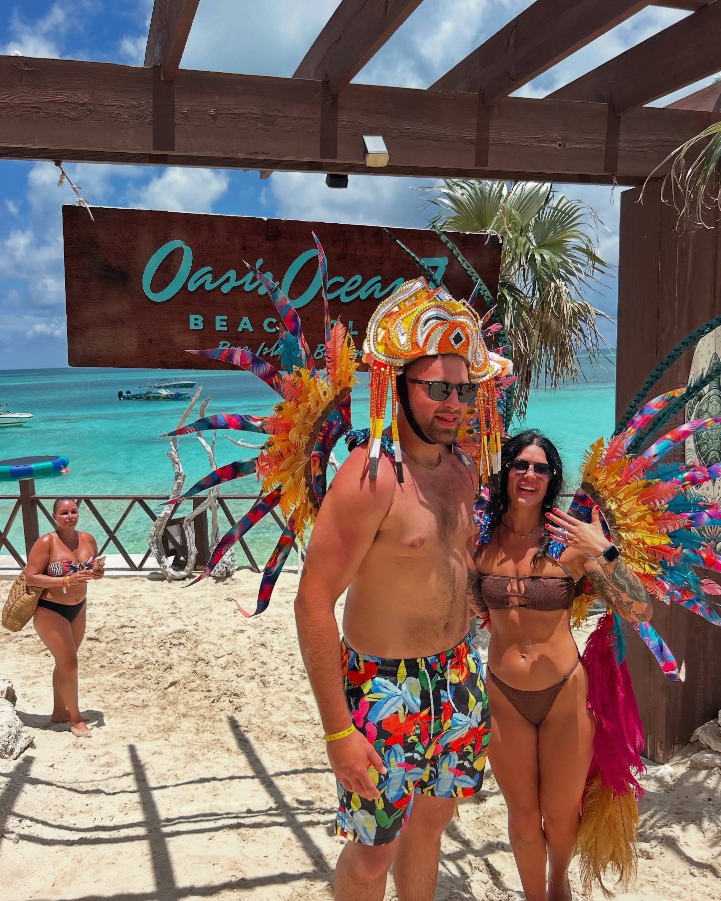 Another Amazing proposal at #007beachclub ! 💍 ❤️ Best way to start the weekend! #happyfriday☺️ #swimmingpigs #bahamas #booknow