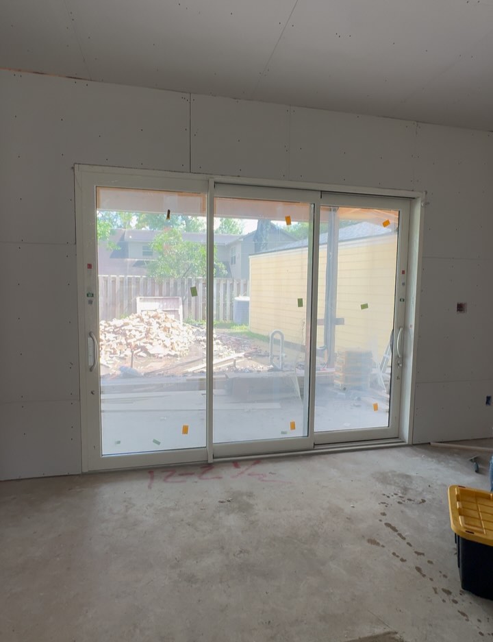 White Inside, Black Outside — Clean Contrast Done Right
We just wrapped up this stunning sliding door install featuring a white interior for a bright, modern look and a black exterior to match the home’s architectural edge.
To tie it all together? We added a black casement-style double door — and it looks 🔥 already.
📦 In-stock sliding & swing doors
🛠 Full-service install
📞 (832) 696-3407
🌐 www.aluminumpatiodoors.com
#SlidingDoors #CasementDoors #BlackAndWhiteDesign #ModernHome #YourDoor #InStockNow #HomeUpgrade #IndoorOutdoorLiving #DoorGoals #BeforeAndAfter