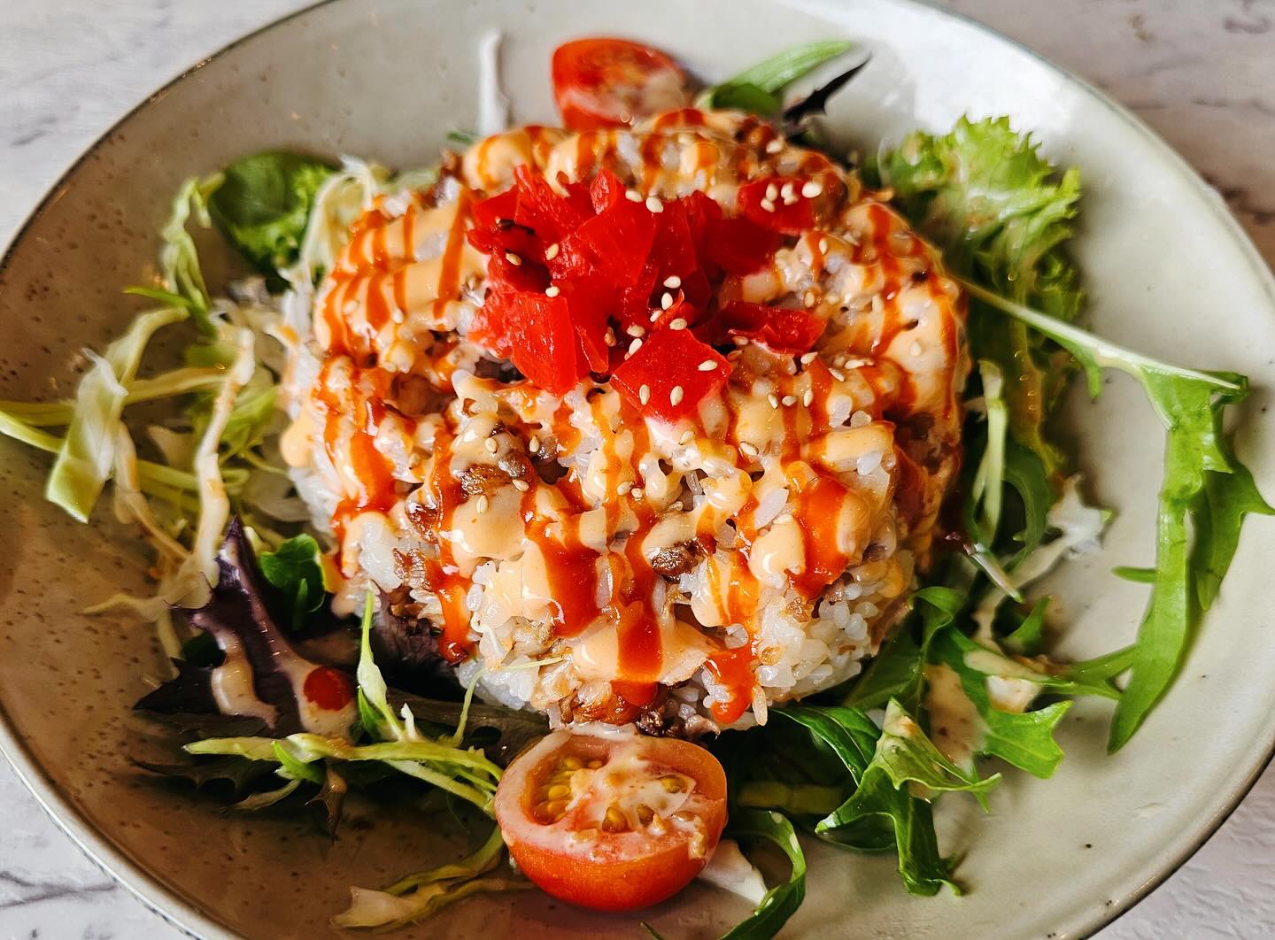 Fresh salmon stir-fried with fluffy rice, a splash of sake, and a bold kick of Sriracha โ this dish brings the heat in all the right ways!
Topped with crunchy pickled radish and served on a bed of fresh mixed greens, itโs the perfect mix of spicy, savoury, and refreshing. ๐ฟ๐ถ๏ธ
If you love salmon with a bit of a punch, this oneโs made for you.
๐ Now available at Sushi Go-En
๐ธ Tag your foodie friends ๐ #SushiGoEn #SpicySalmonFriedRice