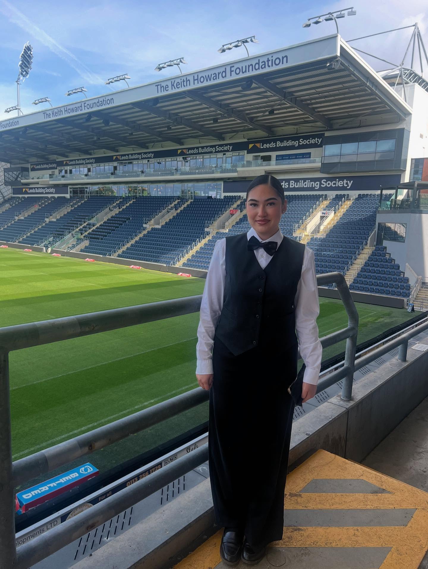 โ๏ธ Summer is well and truly upon us! โ๏ธ
Whilst the rugby season came to an end at the Allianz Stadium, the cricket was ramping up in the North for the England Test Match at Headingley and T20 at Durham! ๐
Can we take a moment to appreciate our fantastic Alayna rocking the bow tie! ๐คตโโ๏ธ