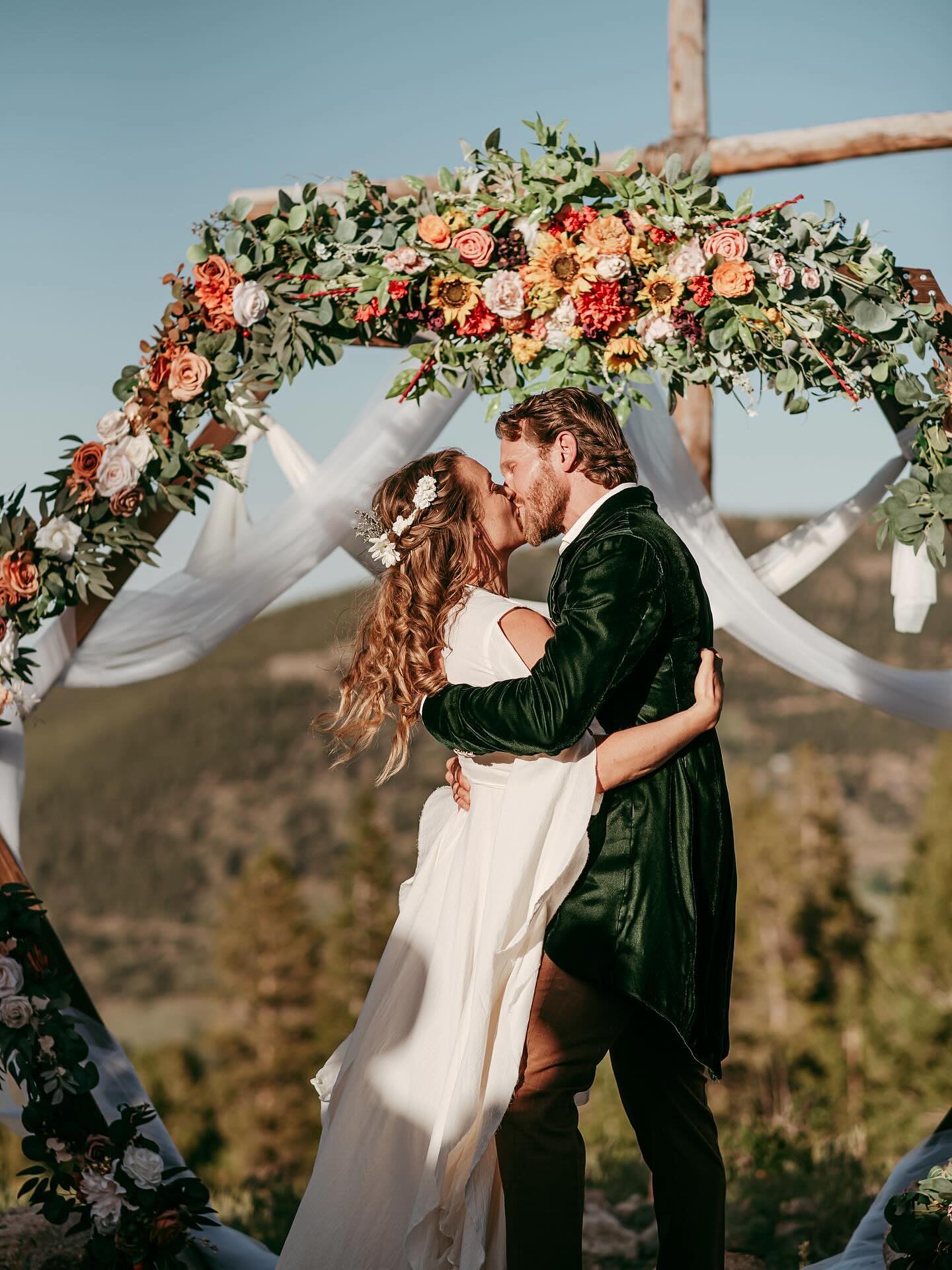 Congratulations, Lucia & Tyler!!! These two had a golden hour ceremony surrounded by friends, family, wildflowers and 360 views of the Rocky Mountains. What a special day!🦋✨
.
.
.
#coloradowedding #bouldercolorado #coloradoelopementphotographer #coloradoelopement #boulderelopement #coloradoportraitphotographer #ymcaoftherockies #rockymountainweddingphotographer #estesparkweddingphotographer #destinationweddingphotographer #estesparkphotographer #rockymountainweddingphotographer #rockymountainwedding #rockymountainelopement #coloradophotographer #coloradoengagementphotographer #elopementphotographer #rockymountainbride #boulderelopementphotographer #adventureweddingphotographer #boulderweddingphotographer #denverweddingphotographer #boulderphotographer #rockymountainnationalpark #rockymountains #boulderelopement #boulderportraitphotographer #coloradoweddingphotographer #divineunion #sacredlove