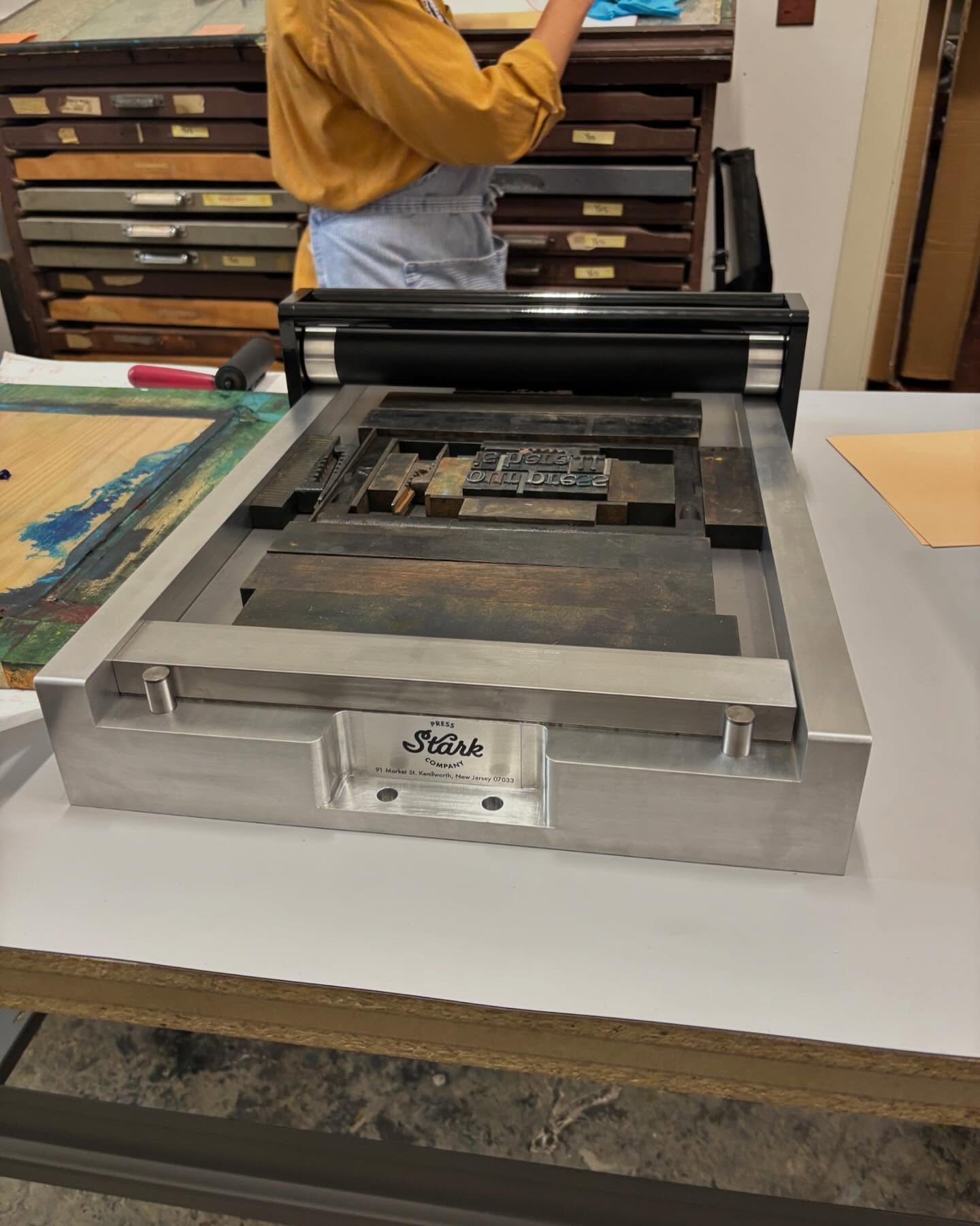 Last week we delivered some presses to their new homes. The first was a new SPC-1218 Galley Proof Press to @sunynewpaltz to expand their letterpress program. These presses are now available for purchase through our website. The second was a C&P Pilot we were tasked with picking up in MA, bringing it back to NJ for a new paint job/tune up (it was a funny yellow) and delivering down to Virginia for the new owner @theospreywing who found it. #starkpressco #pinklinepress #printnj #letterpress #letterpressprinting #proofpress #galleypress #printmaking #printer #print #printing #typehigh #letterpressstudio #platenpress #chandlerandprice #pilotpress