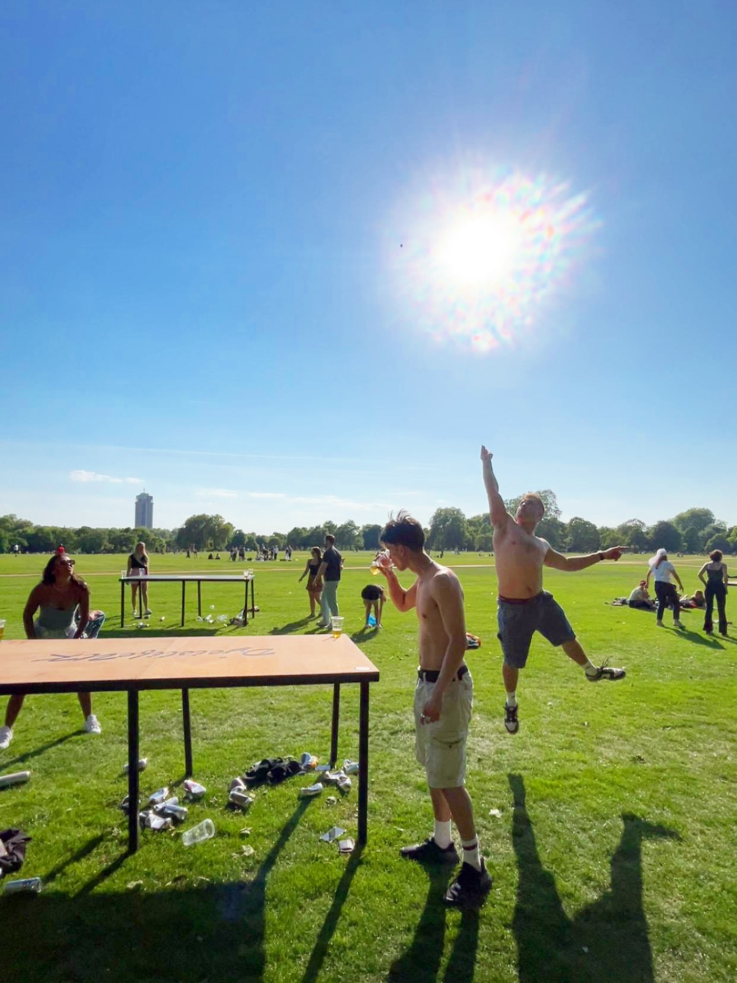 London shot for this weekโs Form Friday as our event tomorrow is in Hyde Park! ๐ฒ
Weather is looking incredible, and there may even be live music going on throughout the day too ๐
#dyeislife #beerdie #dye #sports #drinking #games #university #students #socials #unisocials #drinkinggames #freshers #beerpong #beer #events #stag-do #summer #outdoorgames