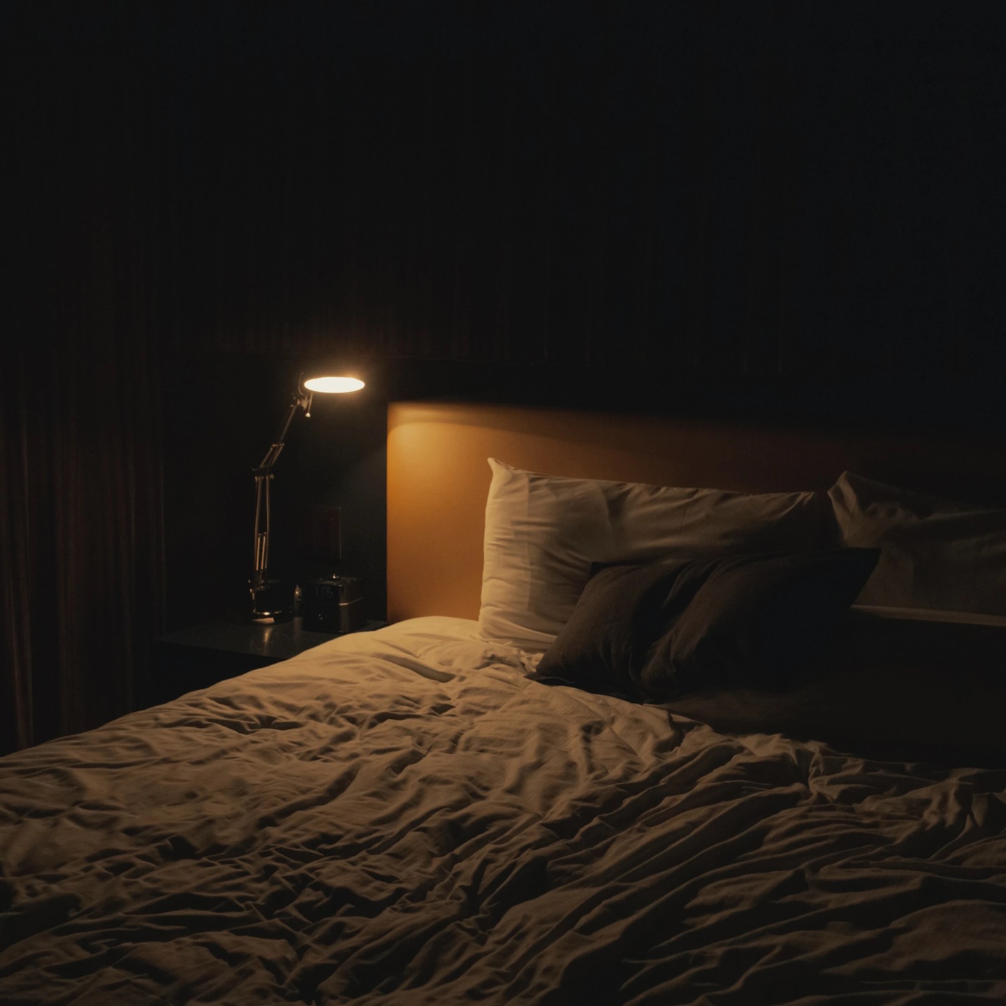 Trying to sleep, but my brain said ‘let’s unpack your entire existence instead.’ New blog up: a night in the life of an insomniac.
Link in bio!
#insomniac #cantsleep #existentialcrisis #WhatIAm