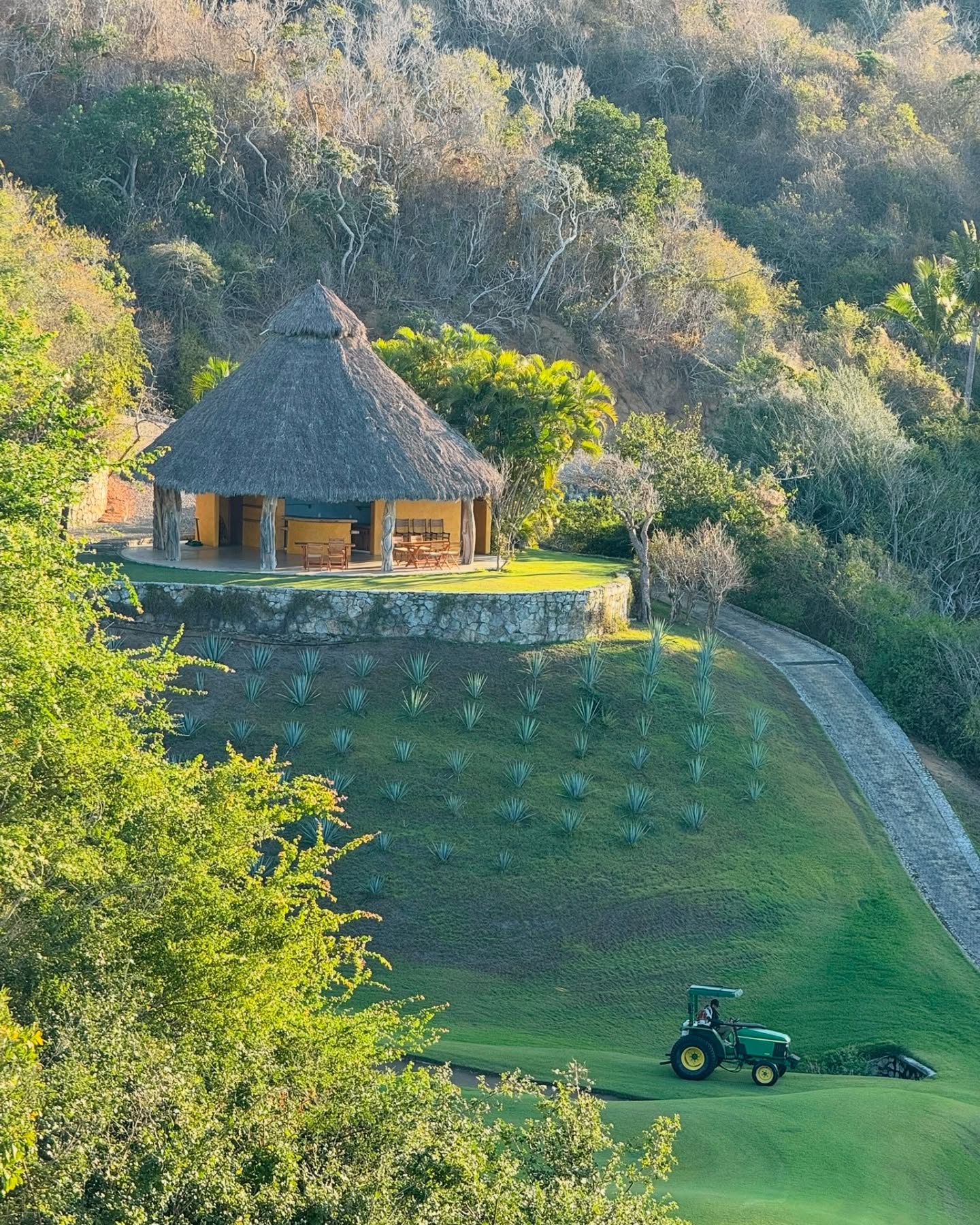BREAKFAST ON THE BLUFF
The Four Seasons Tamarindo “breakfast-anywhere” private picnic, is thoughtfully prepared atop a serene sea bluff—an exercise in indulgence with fresh croissants, fruit, charcuterie and coffee.
—
Images: ©️ Hither&Wander 2025
For travel tips on Four Seasons Tamarindo click the link in our bio.
.
.
.
#hitherandwander #fourseasonstamarindo #resortmexico #uniquetraveltips #jaliscomexico #luxurytraveler