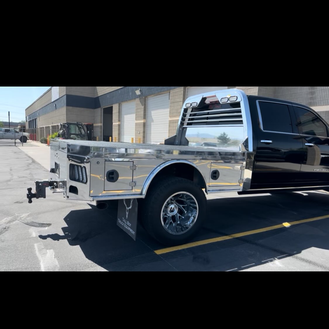 Check out these still shots from our latest Aluminum Skirted build 🔥
Reach out via email or call to book your truck's spot on our schedule!
#truck #trucks #truckbed #truckbedliner #flatbed #trucklife #aluminum