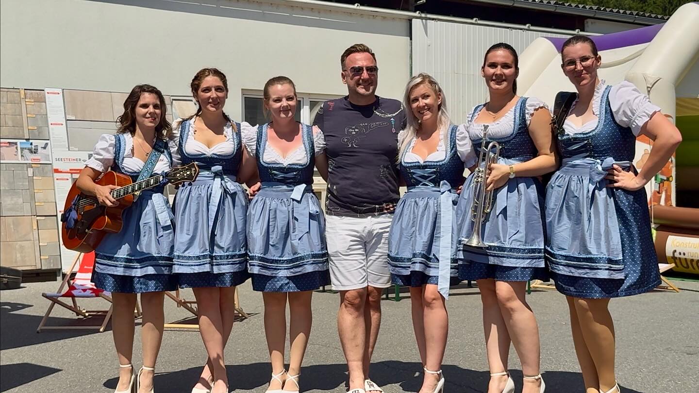 Preživet skuper vikend v super družbi. Zaključujemo nedeljo v stilu. ☀️💙🎶