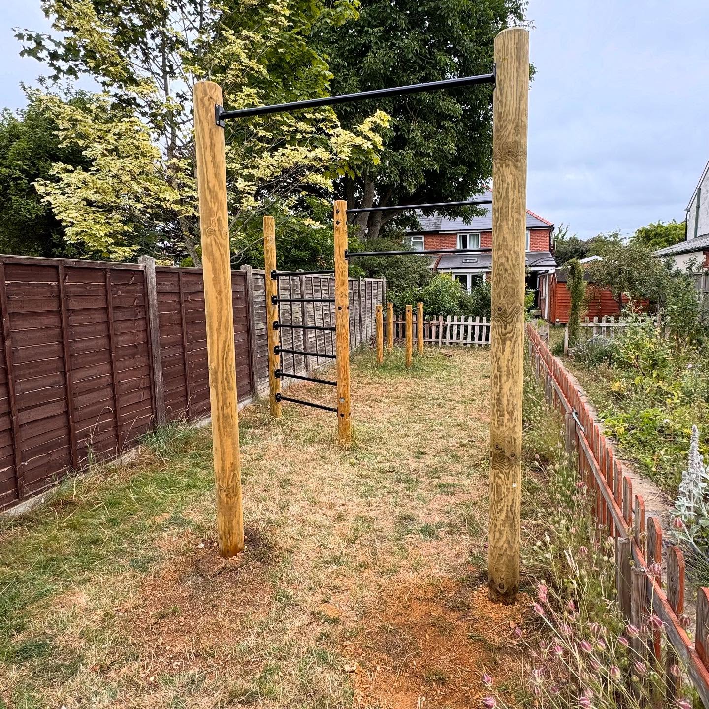 We know our customers appreciate our work when they ask us to come back and extend their gym! Thatβs why we designed a modular solution that grows with their training goals. #gardengym #outdoorgym