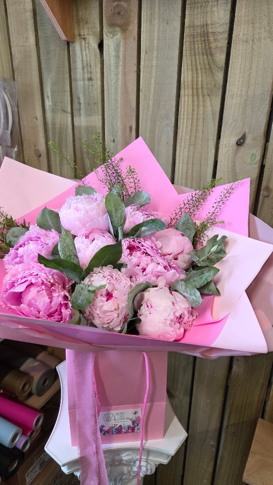 Peony season is nearly over 🥹
Order yours now before they are gone for another year 🫶
#peonyseason #peony #seasonalflowers #giftideas #pinkasthetic #girlythings #flowerdelivery