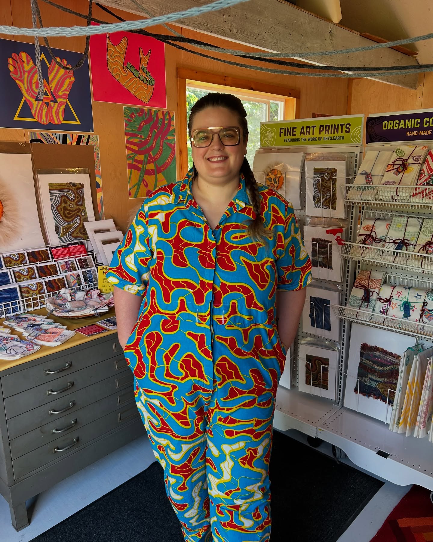 ✨Open House today 10am-3pm ✨Point Roberts and Tsawwassen locals- my studio is open today for visitors! On Gulf- look for the yellow signs.
Local gifts: cards, fine art prints, hand-printed organic cotton handkerchiefs, table napkins, tea towels and more! Come stop by for a look-see.
#artiststudio #studiotour #queerartists #pnwart #fiberart