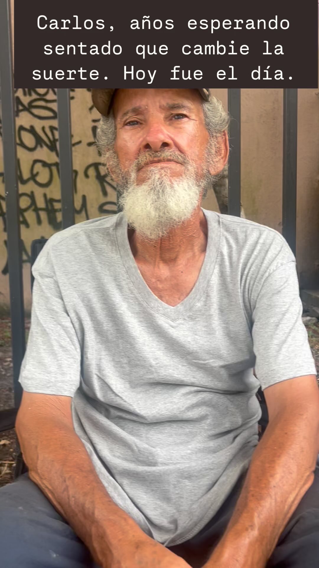 Carlos!
Hoy aceptó nuestra ayuda y va a dormir en una cama. Ahora hay que lograr que recupere sus papeles y vuelve a ser Carlos. Y deje de ser un invisible. Un hombre sentado en una esquina por años. Y tal vez hasta vuelva a sonreír. Una nueva oportunidad. Vamos que se puede!
❤️💪❤️💪❤️💪❤️💪#homeless #endinghomelessness #hermanosdelacalle #housingfirst #invisiblepeople