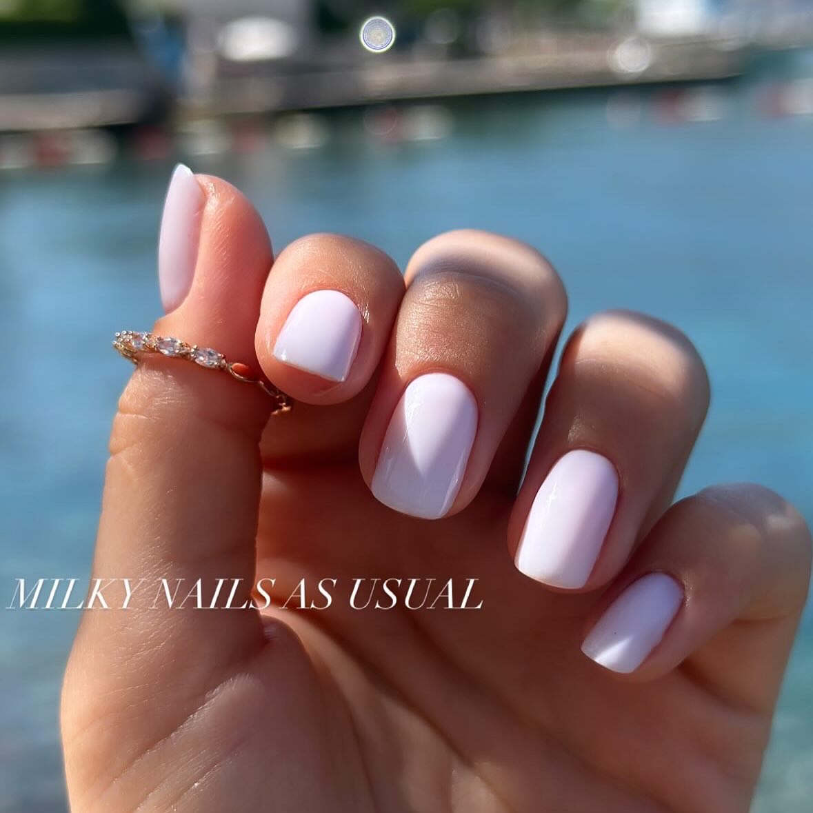 Da li ste zaljubljenik u milky, nude ili ipak boju birate?
Rad: Ana
Radjeno: kaucuk base, milky & ivory DARK 🤍