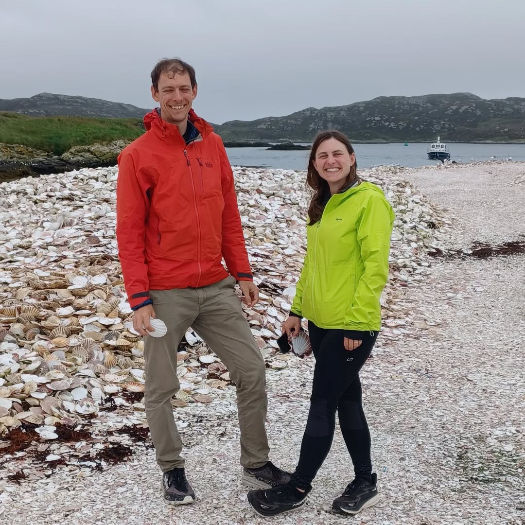 With time to spare on today's transfer from Berneray to Eriskay, a wee detour to the scallop shore at Kallin was in order. Preceded off-course with Scallop and Black pudding rolls.
