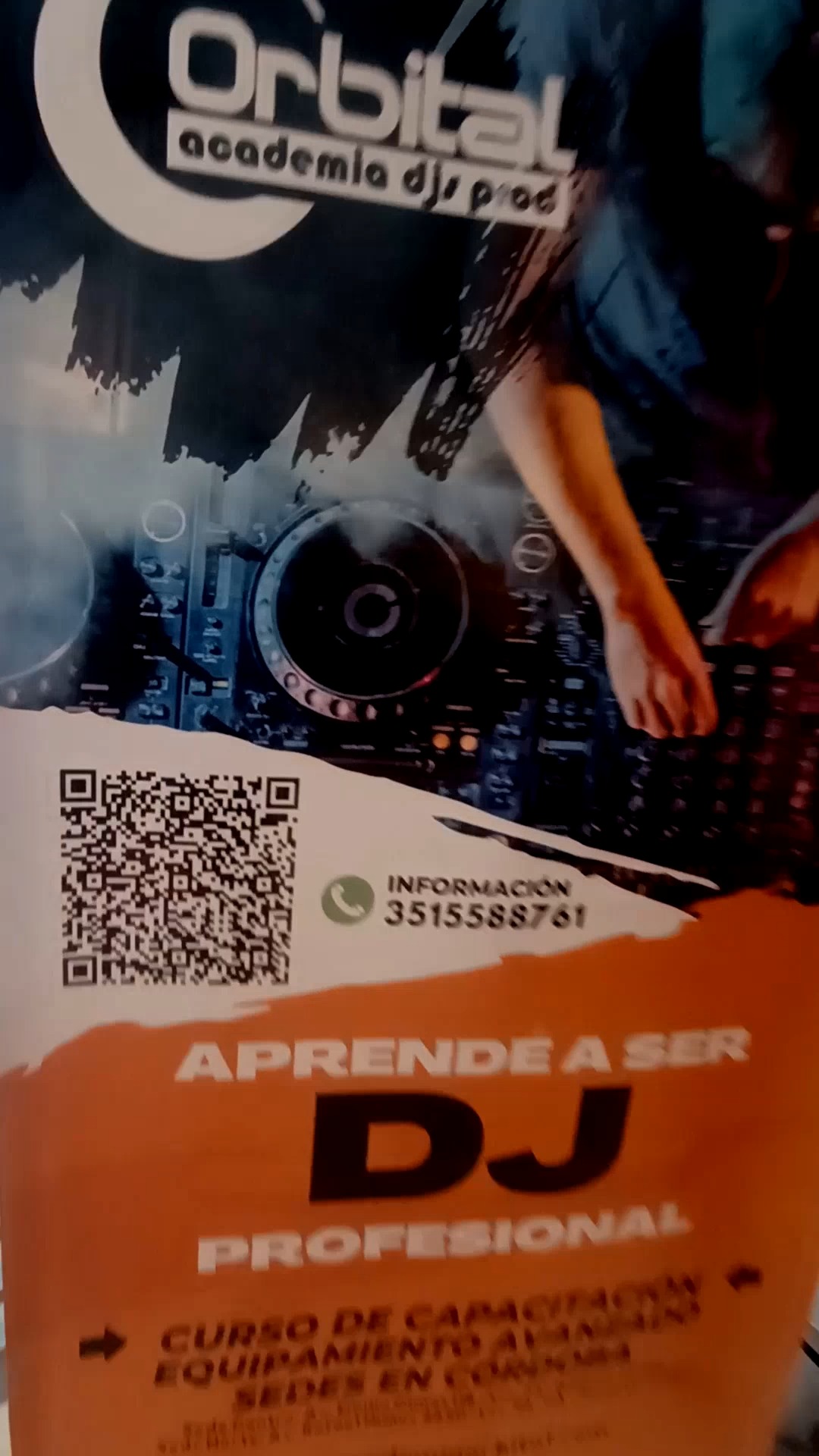 El viernes 27 de junio, nuestro equipo amenizó musicalmente el 30 aniversario de McDonald's en el Córdoba Shopping. Nacho Juarez y Lucas Albang estuvieron a cargo de la música. Agradecemos su excelente representación de nuestra academia y la demostración de sus habilidades aprendidas.
Gracias a la gente de Mc Donalds por la invitación ❤️
@nacho.juarez12 @lucas_albang
#McDonaldsAniversario
#DJsEnElShopping
#MusicaEnVivo