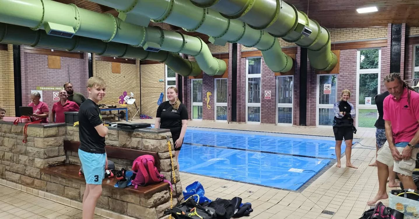 Another week, another pool session!
Jill completed pool session 5 with Fiona Whalley.
Milly and James completed pool 4 with Dave Keany
Juliet was on pool 2 with Rachael Barrett
Katy and paul were on a refresh with Richard Barrett, getting ready for their holiday.
Also we had club divers George, Daisy, Phoebe, Lewis and Jeff joining us!
A busy and fun week! Don't forget to visit the website or get in touch to #comejoinus
#TSG2025 #thescubagroup #ukscuba #ukdiving #comejointhefun #OpenWaterDiver #TSG