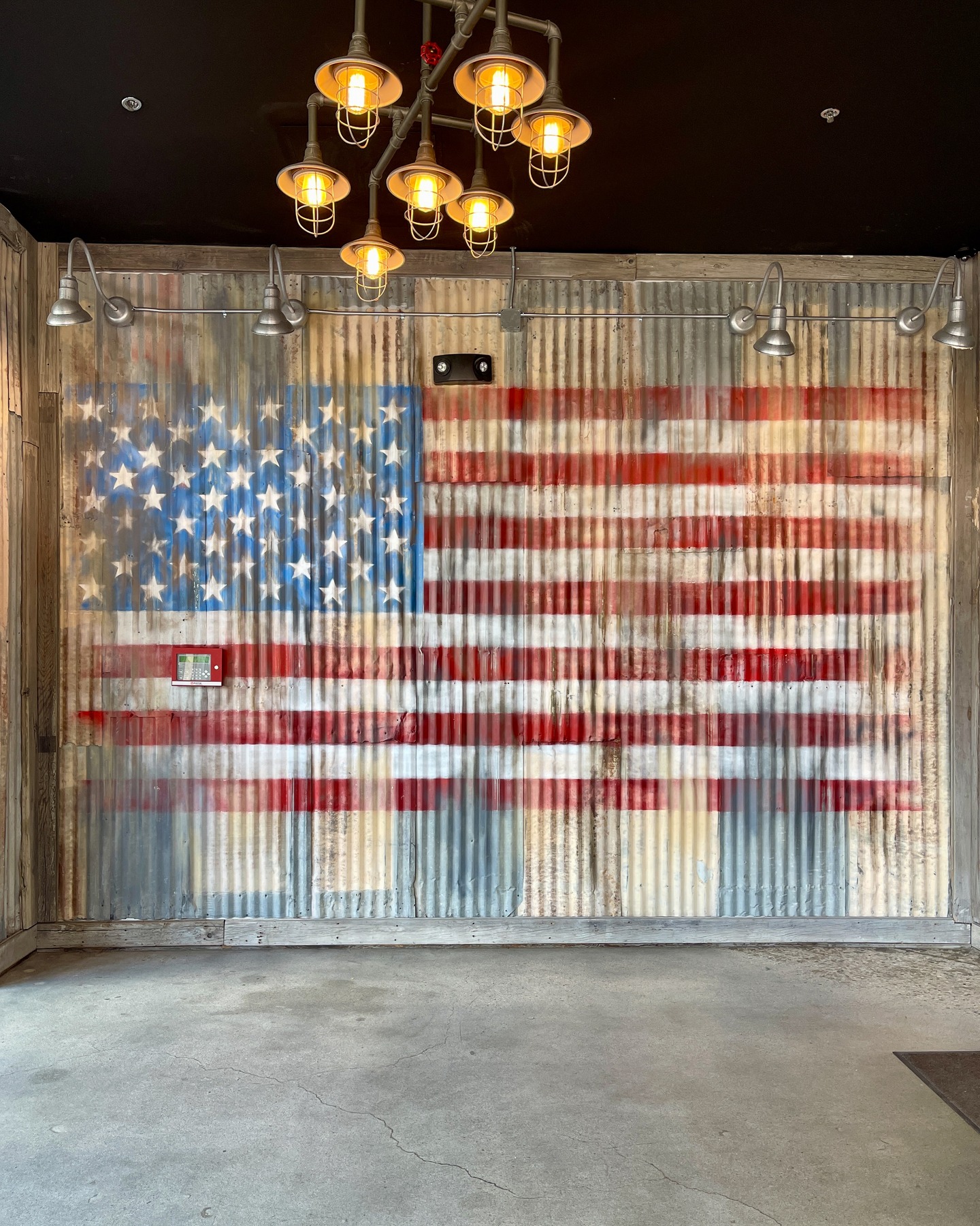 Fuel up before the fireworks! The Warehouse Food Hall is open all day on the Fourth of July with food, drinks, and room to gather. We’re just a 15-minute walk from Ann Morrison Park, so swing through before the festivities kick off and get set for fireworks lighting up the sky.
Good food, good company, and a great way to start your celebration. Happy Independence Day! 🇺🇸