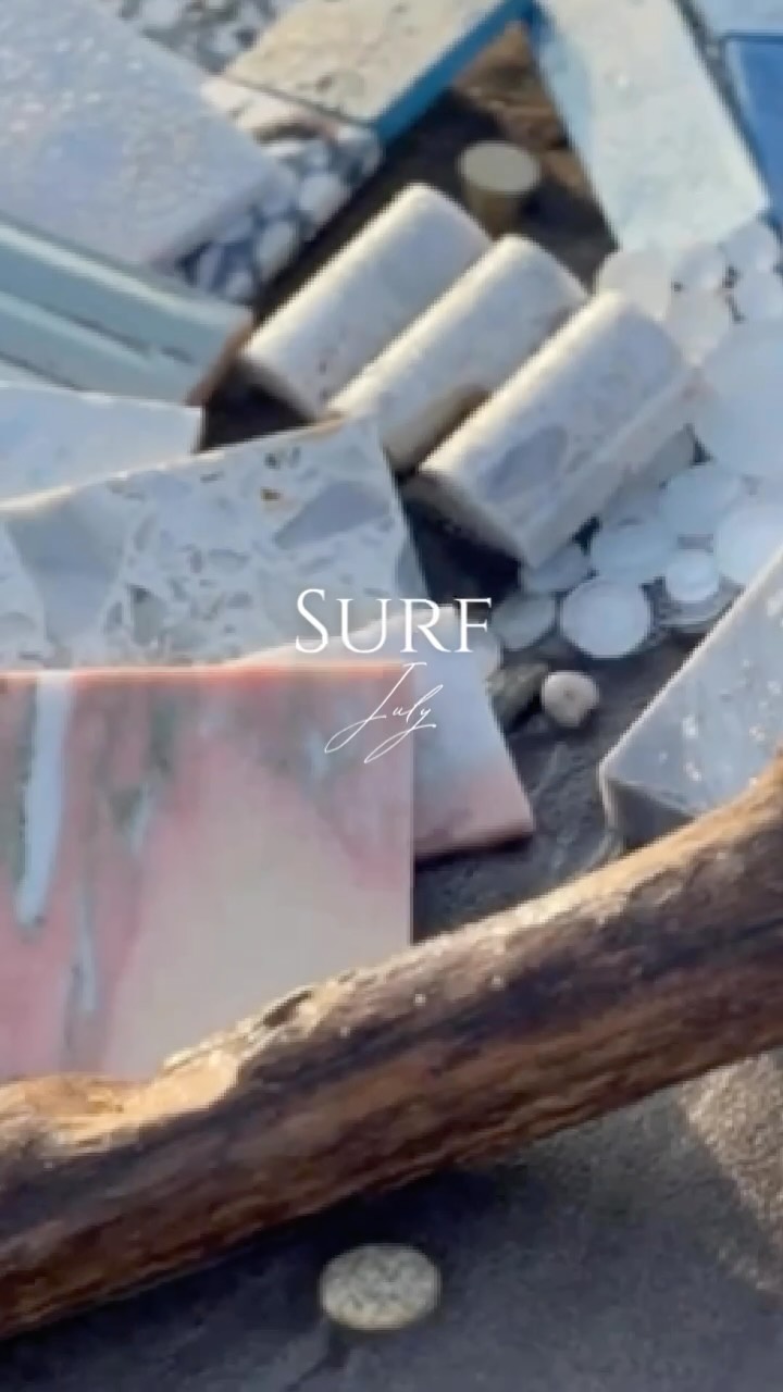 Golden hour by the surf, in the height of summer, is pure magic.✨ Imagine a space in your home which captures the essence of the light, colors and textures from that precise moment. A bit of pink, some iridescence, gold, blue and white. Terrazzo, marble, glass and rattan. Ingredients for a summertime glow inspired home. 🌅
Watch till the end for behind the scenes blooper 🎥🌊🤣
#riinteriordesigner #inspiredbynature #interiordesign #goldenhour