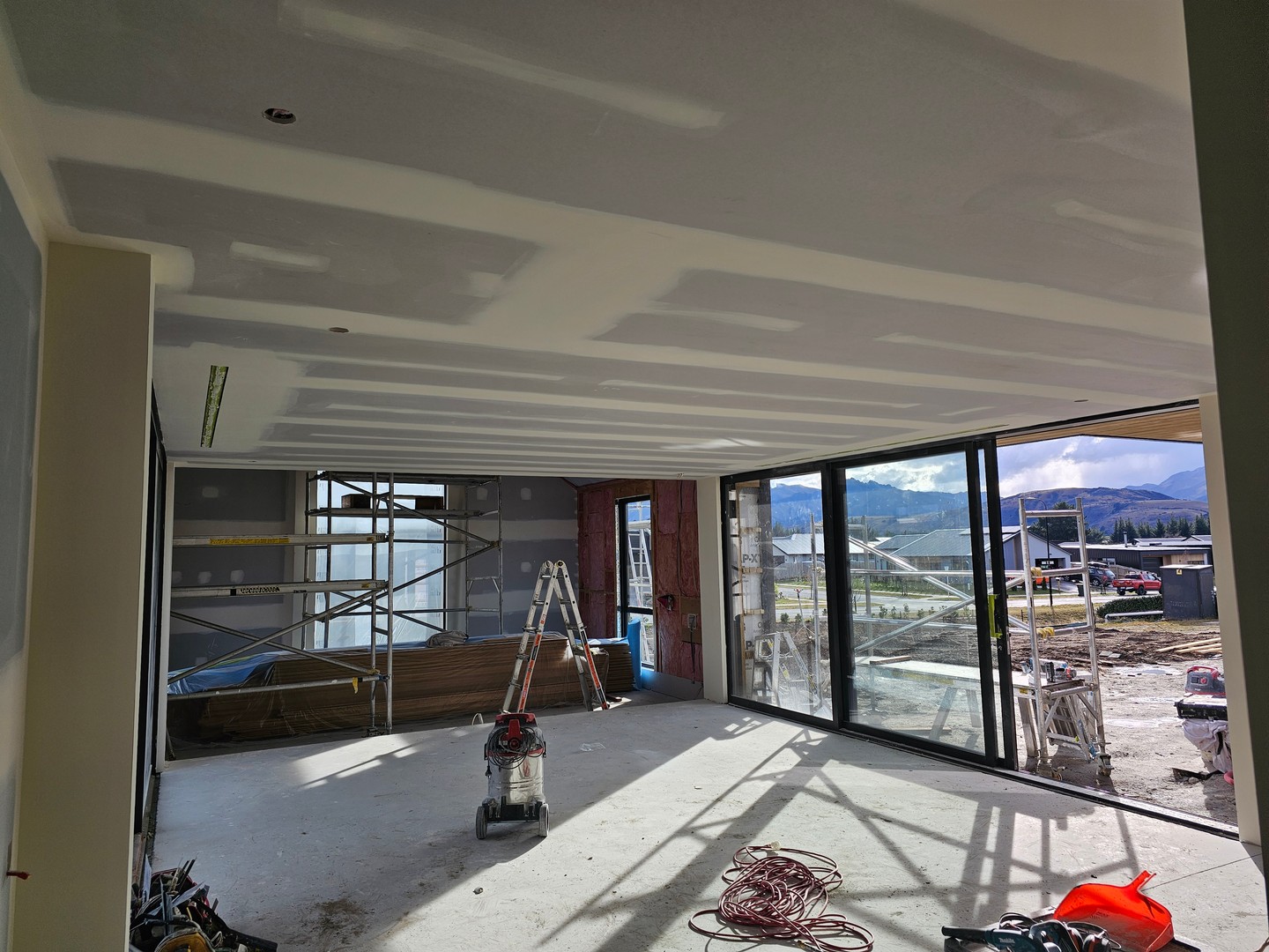 Another project wrapped up in Wanaka at Aspiring Interiors!
This one was a big, technical job — definitely a fun challenge and satisfying to complete.
#AspiringInteriors #Plastering #InteriorFinish