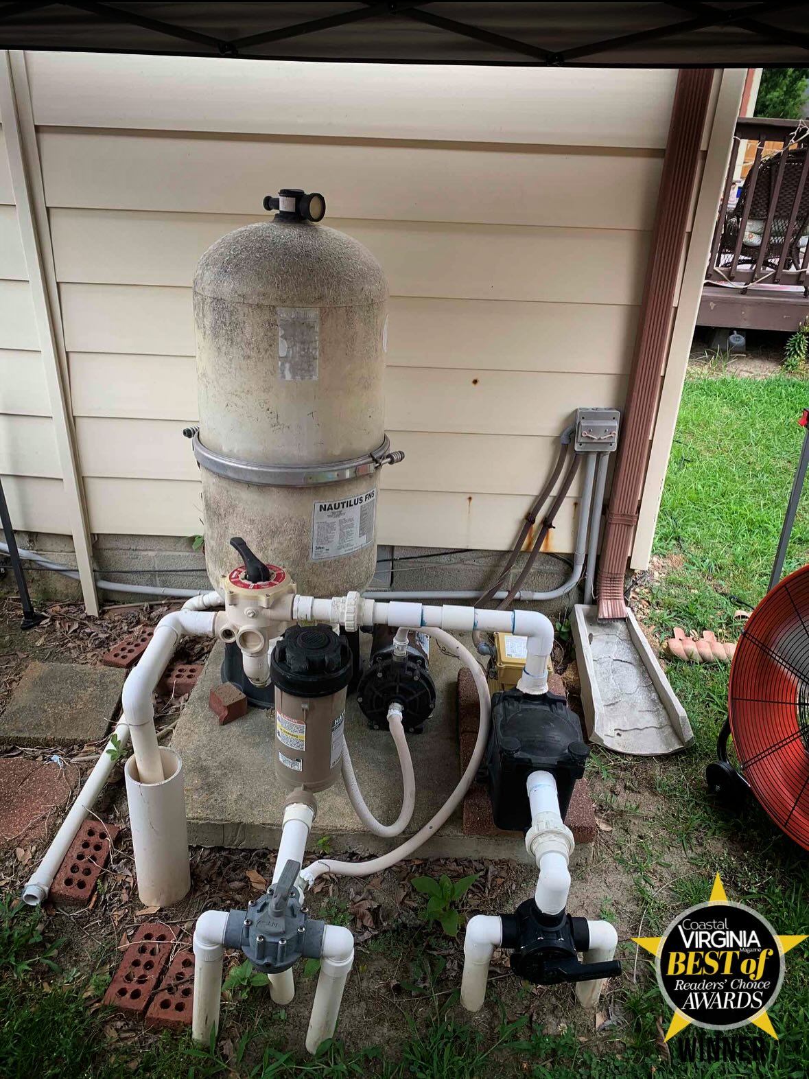 SWIPE➡️ We took this 20 year old DE filter and trichlor tab set up out and UPGRADED💫to a 2025 with a @haywardpoolproducts S3 AquaRite Chlorination System w/ optional WiFi-AppControl and an extended life-low maintenance Glass Media filter.
Tired of ⬆️HIGH Maintenance Pool Systems? Let us help you explore low maintenance options!
#byebyeDE #poolguy #virginiabeach #poolboy #poolrenovation