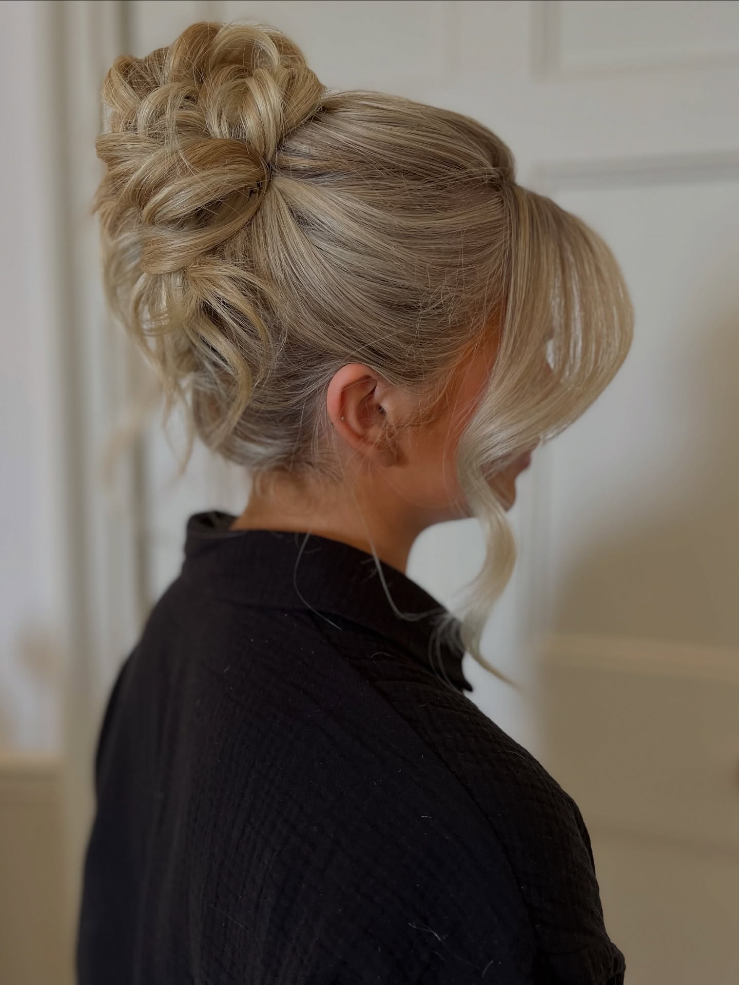 Bridesmaid goals with this dreamy pammy updo 🤍
Romantic texture, effortless volume, chunky faceframe and that undone (but intentional) finish.
This trending pammy hairstyle is here to stay and I’m all for it! SAVE this post for your bridal hair inspo! 🤍
#trendingbridalhair #bridalhairdorset #dorsetbridalhair #bridesmaidupdo #bridalhairinspo #highupdo