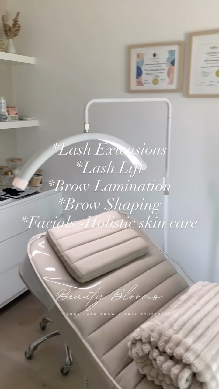 It means the world to me that you choose to spend your time here and I’m grateful for the connection we’ve built. Thank you 🤍 for being a part of Beauty Blooms luxury lashes brow & skin studio.
#bernardcassiere #skincarenatural #skincare
#pregnancyfacialglow #glassfacial #facialcare #facialmassage #lashextensions #lashsalonsteinbach #brows #browstylist #dermaplaningfacial #dermaplaningpro #lashclansershampoo #cleanlashes #lashextensions #lashstylist #lashlift #masterlashartist #dreamlashes #lashextensions #specialist #beautysalon #volumelashes #eyelashextension #hybridlashes #volumelashextension #classiclashes #beautybloomstudio #steinbachlashartist #smallbusinessowne