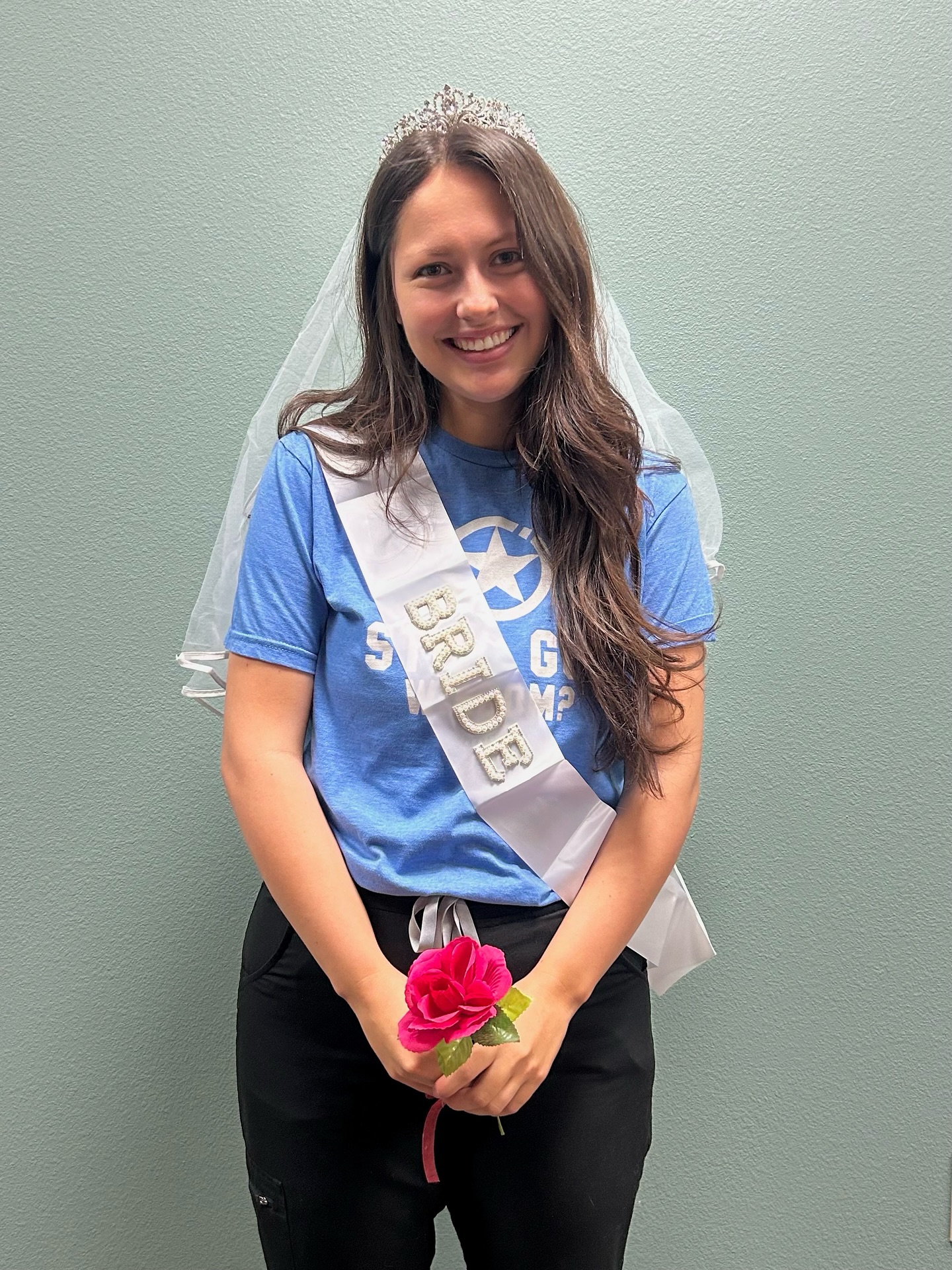 One of our awesome surgery assistants, Mikka, is getting married this weekend! 💍🎉 Wishing her the biggest congratulations and all the love!
#POMS