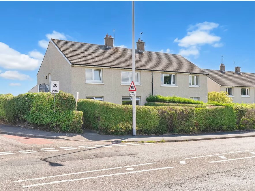*NEW TO MARKET*
🪧 FOR SALE
📍 COLINTON MAINS DRIVE, EH13 9AE
💷 OFFERS OVER £185,000
A charming lower villa nestled in the highly sought-after Colinton Mains area. This property offers a well-proportioned two bedroom villa, equipped with modern comfort and valuable outdoor space with private front and rear garden.
Viewing Strictly by appointment only !
More details can be found
https://www.chrisslingproperties.com/cmd250622
DM for more details