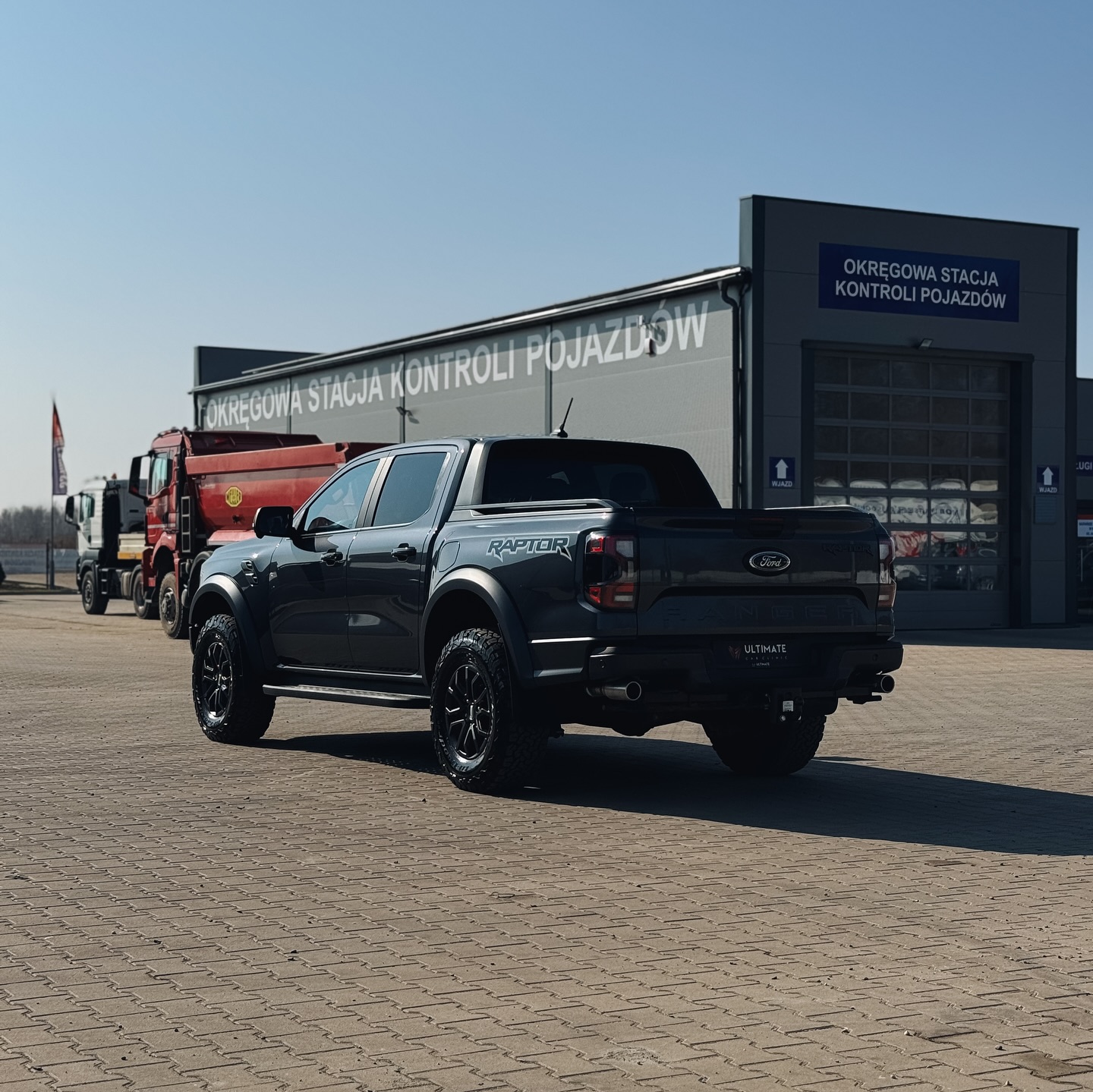 🚗✨ Nowy Ford Raptor w pełnej okazałości! 🚗
Przedstawiamy efekt naszej pracy - pakiet full body PPF podkreśla agresywny charakter tego potwora! 💥🔥
Zachwycający wygląd, doskonała ochrona i perfekcyjny połysk – tak prezentuje się Ford Raptor po naszej metamorfozie! 😍👊
Zakres prac:
✔️Bezpieczne detailingowe mycie
✔️Pełna dekontaminacja i deironizacja lakieru
✔️1-etapowa korekta fabrycznie nowego lakieru
✔️Zabezpieczenie Full body PPF @ghtppf.pl ghtppf.pl
✔️Zabezpieczenie ekranów bezbarwną, antypalcującą folią matową PPF
✔️Zabezpieczenie szyb powłoką hydrofobową @gtechniqpolska
✔️Zabezpieczenie felg powłoką ceramiczną C5
✔️Kompleksowe zabezpieczenie tapicerki skórzanej i tkanin @colourlock.pl
#FordRaptor #Detailing #Folia #Oklejanie #CarDetailing #Raptor #Tuning #AutoStylizacja #Motoryzacja