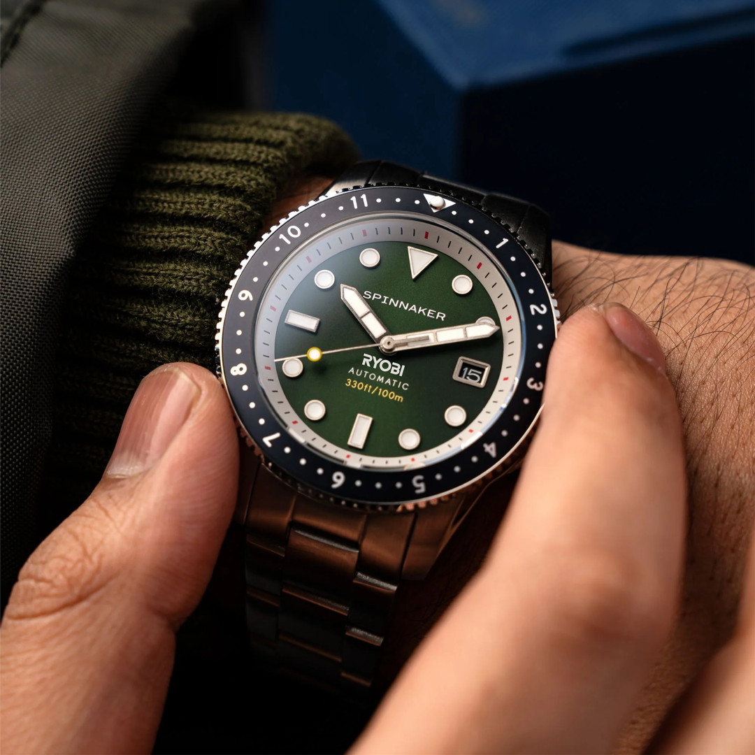🏆 Reconocimiento que permanece:
Un reloj grabado es más que un regalo, es un símbolo de gratitud duradera.